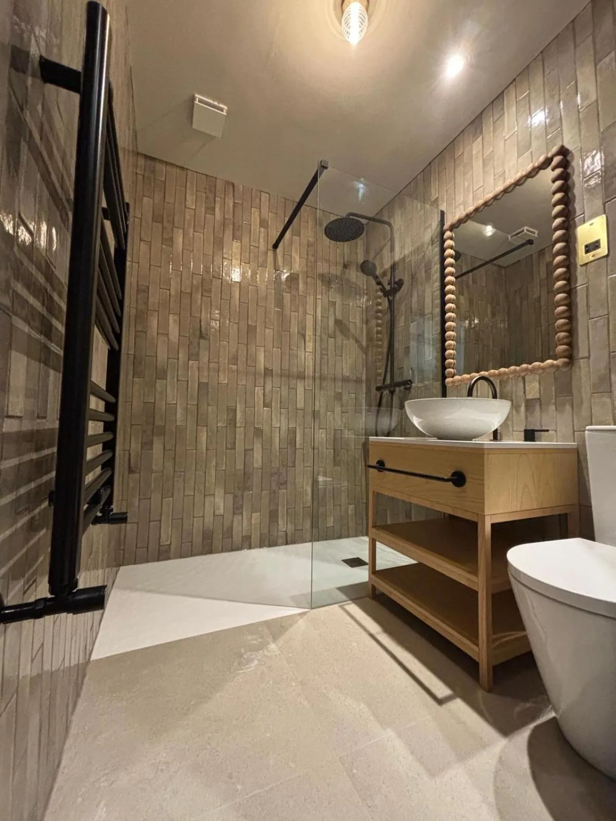 Shower in Dartmoor Lodge Hotel