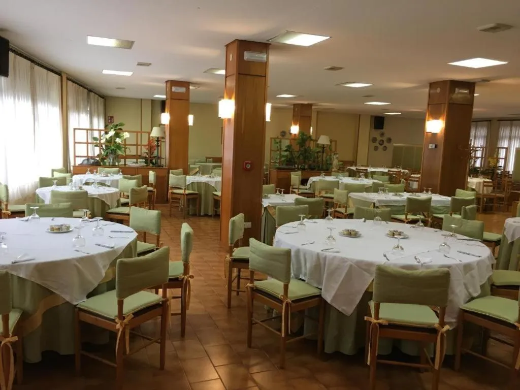 Restaurant/Places to Eat in Hotel Jopi