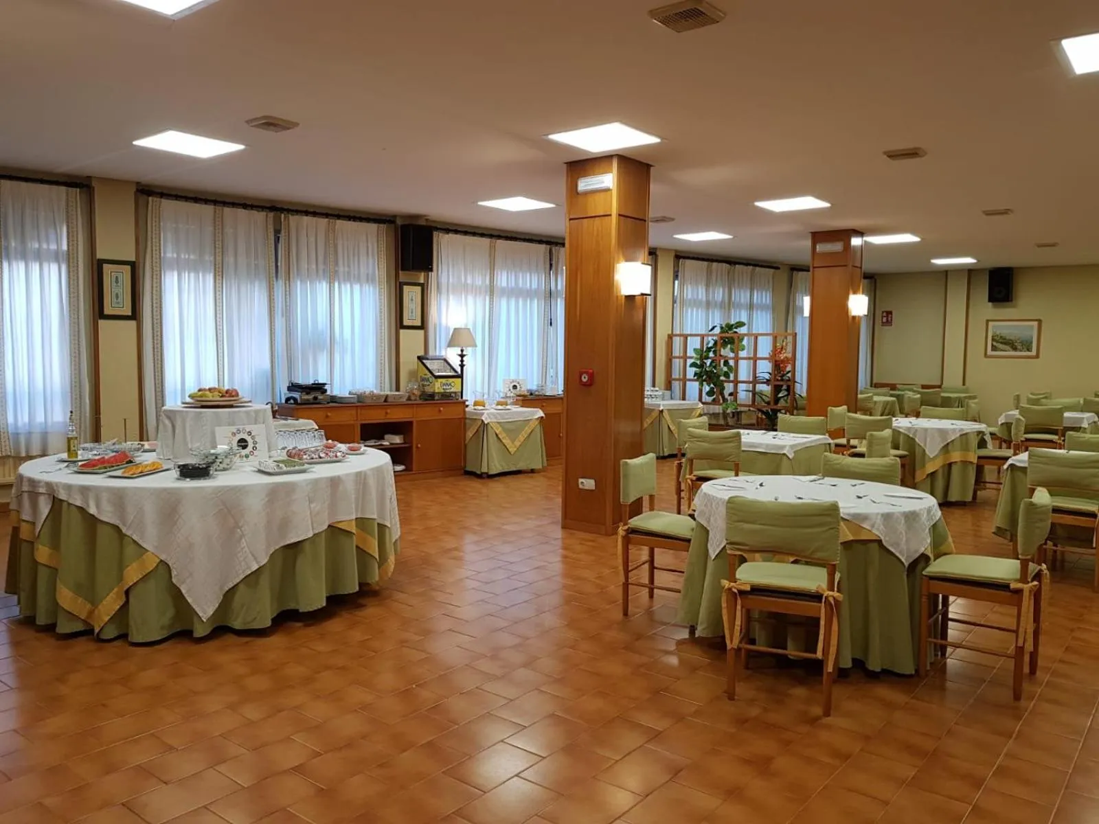 Buffet breakfast, Restaurant/Places to Eat in Hotel Jopi