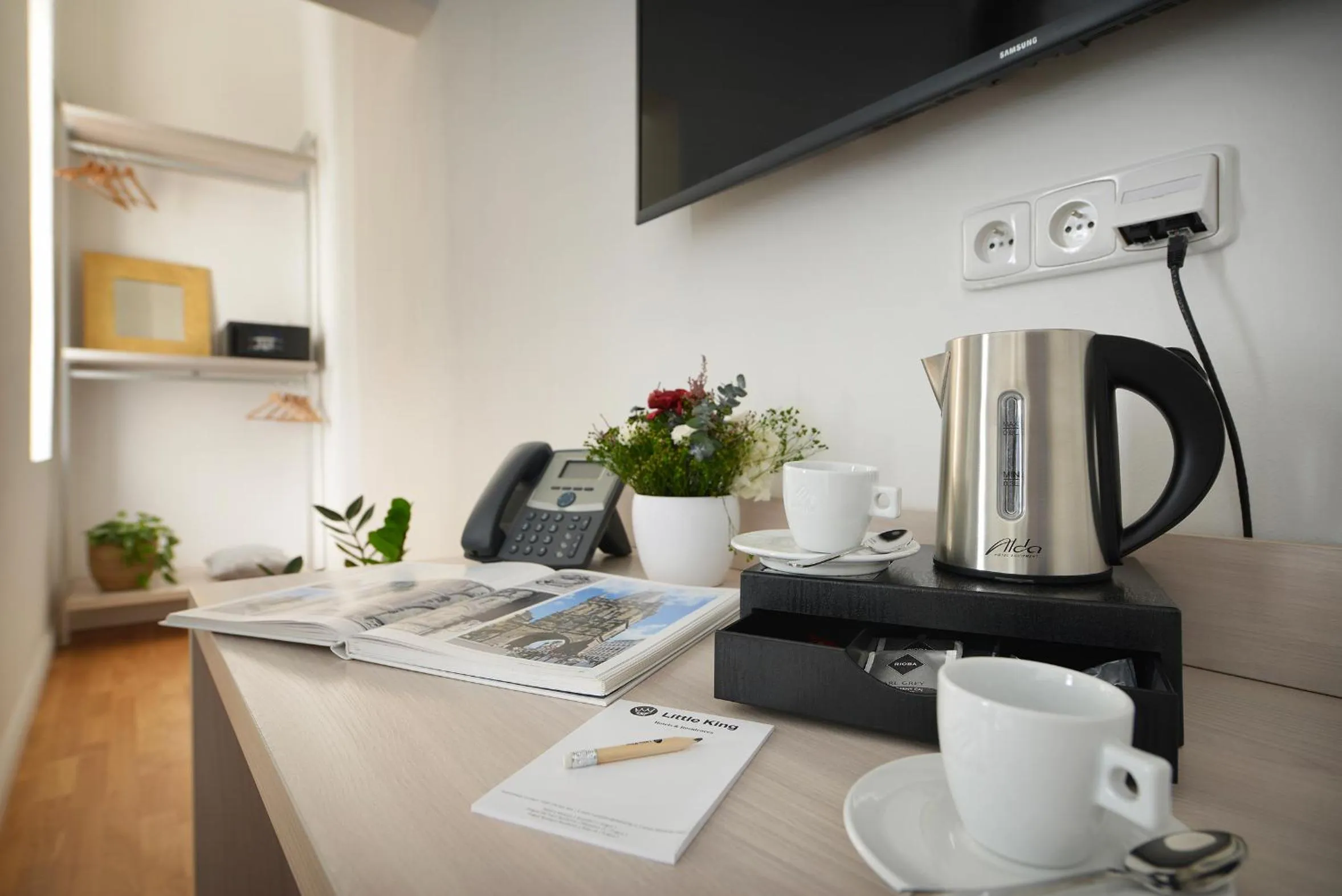 Coffee/tea facilities in Old Town Residence by Little King