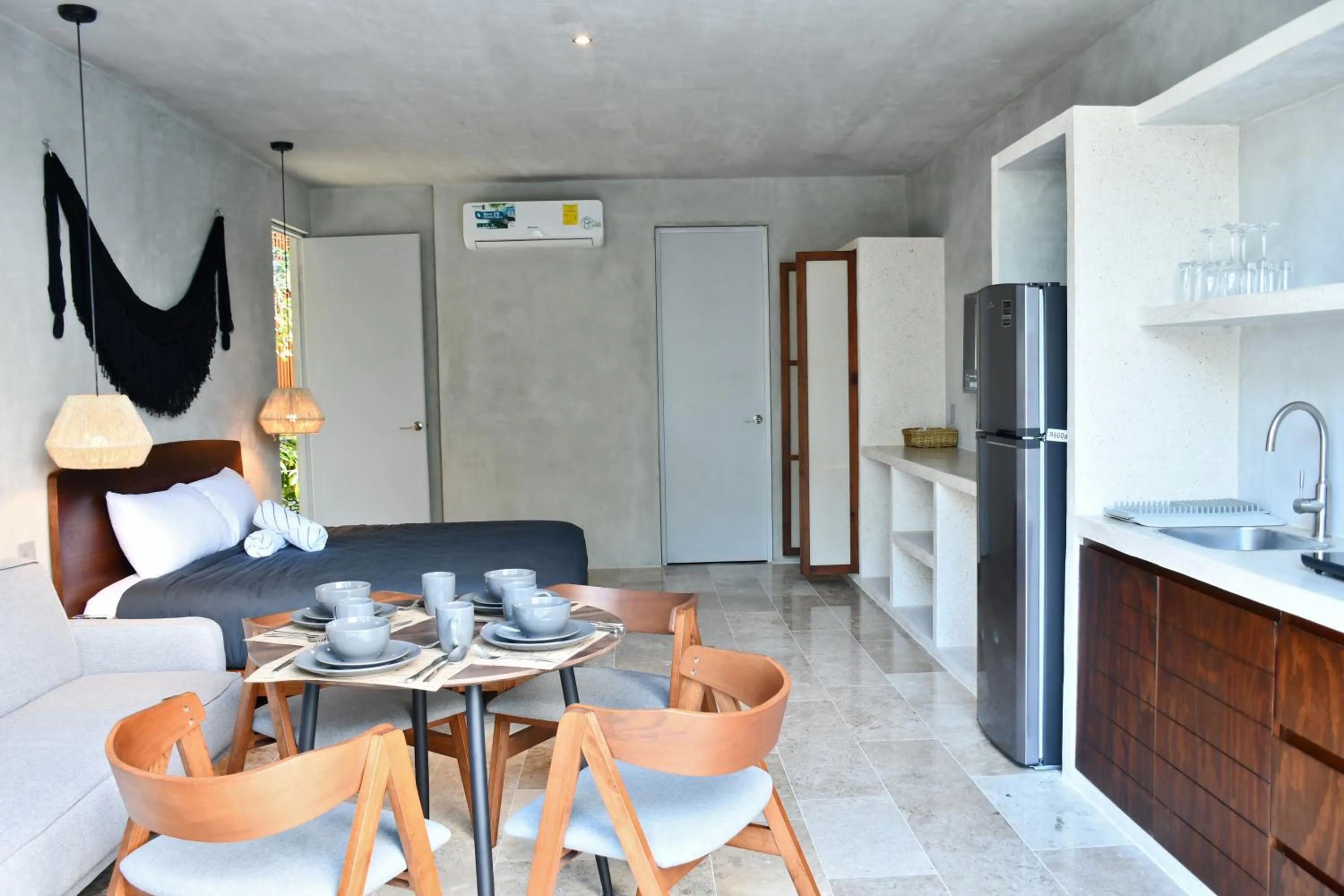 Living room in Seremonia Selva by The Spot Rentals