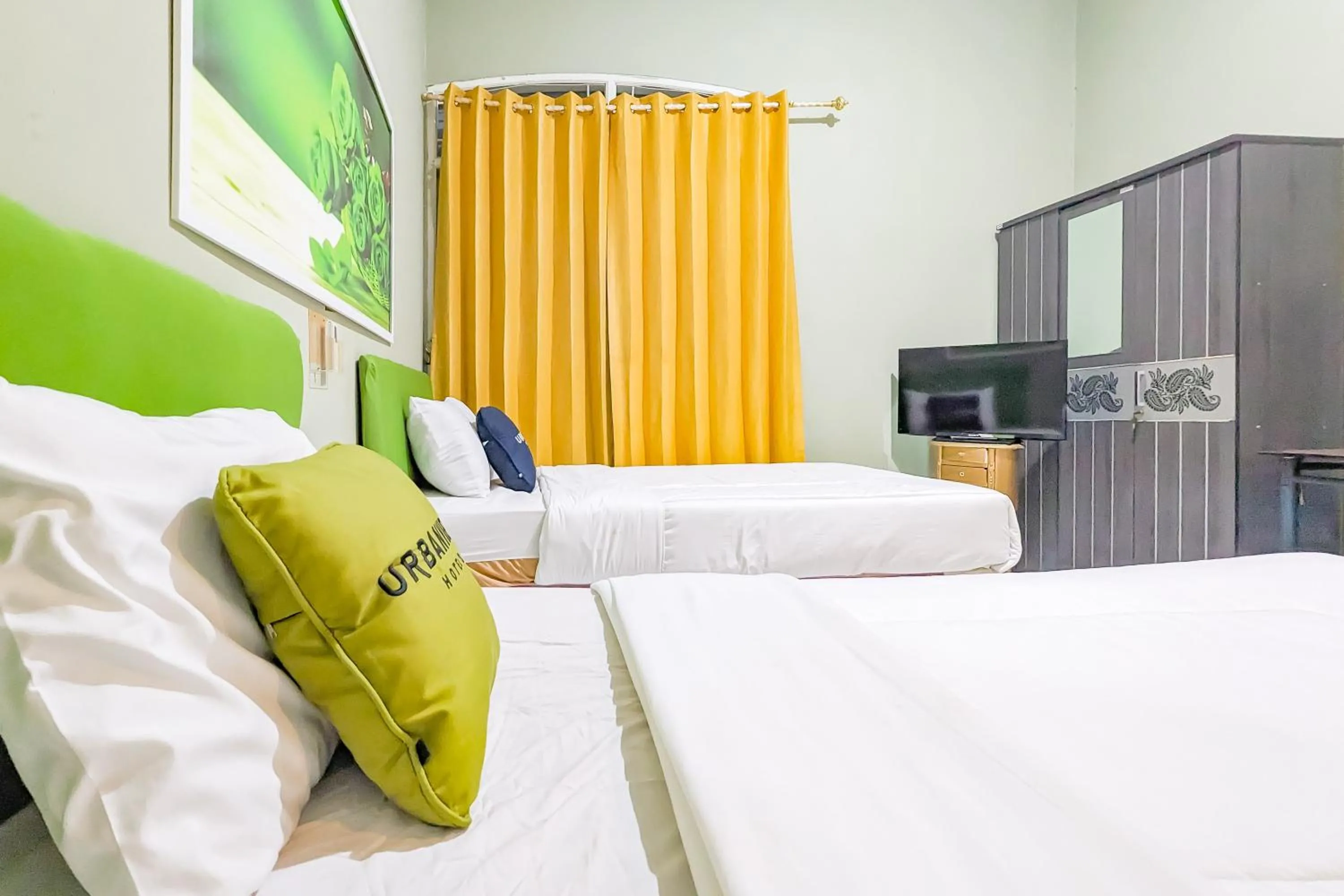 Bedroom, Bed in Urbanview Alza by RedDoorz