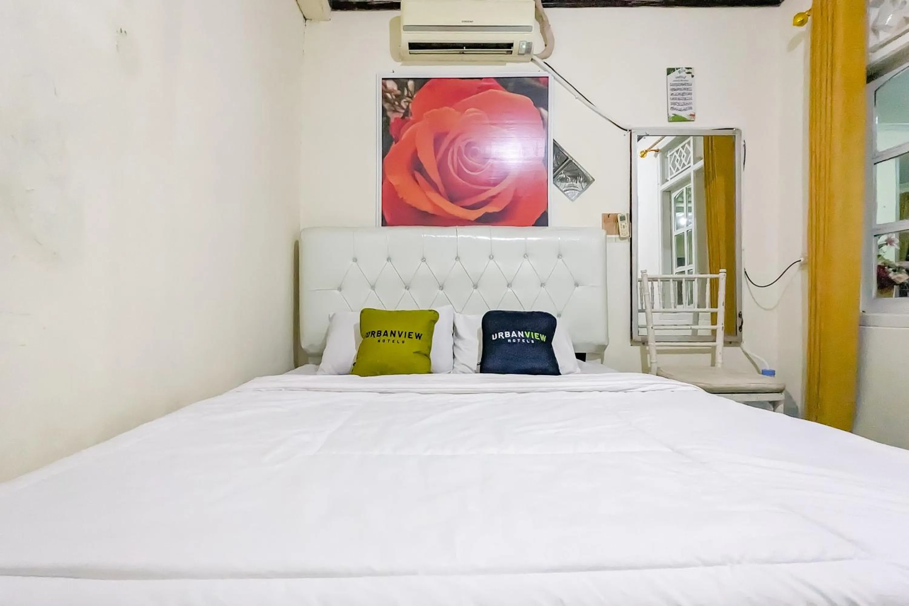 Bedroom, Bed in Urbanview Alza by RedDoorz
