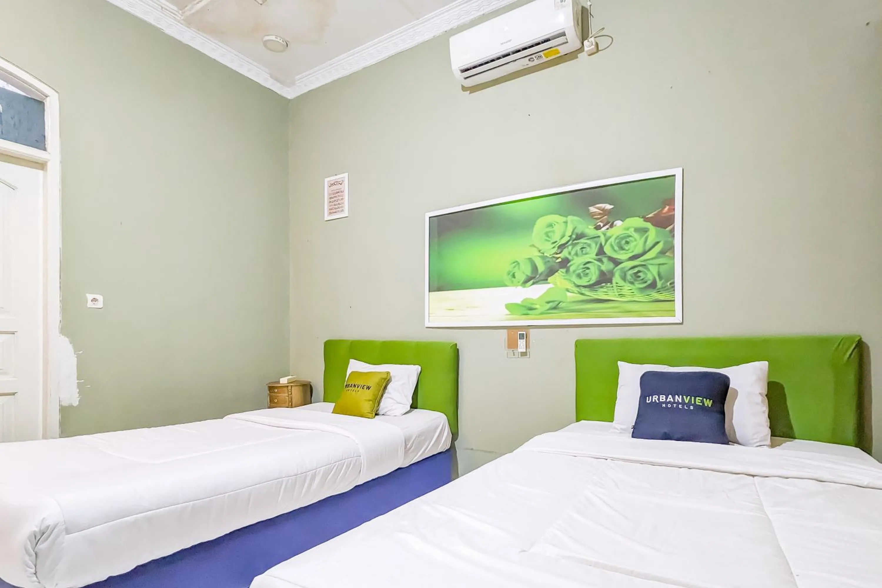 Bedroom, Bed in Urbanview Alza by RedDoorz