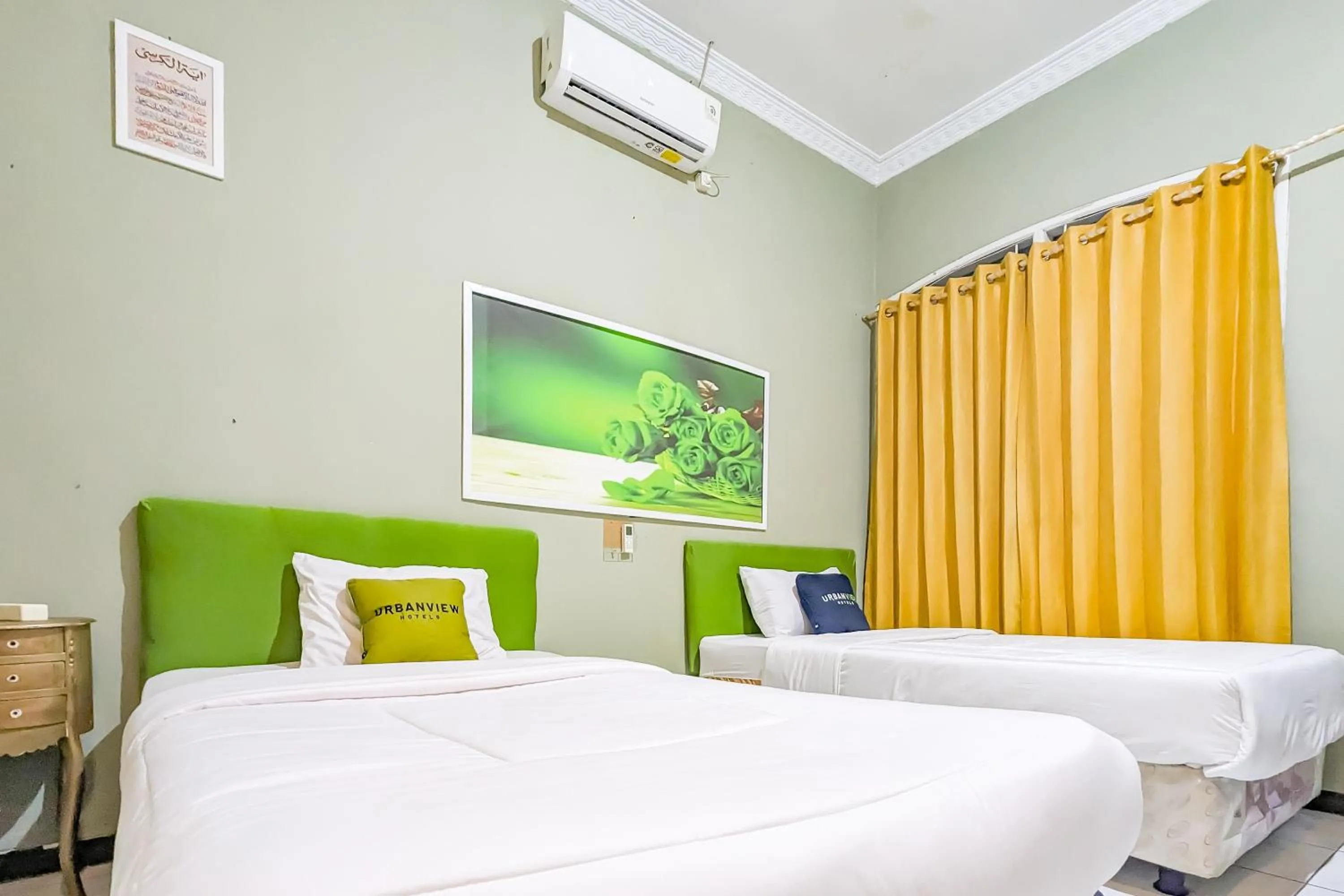 Bedroom, Bed in Urbanview Alza by RedDoorz
