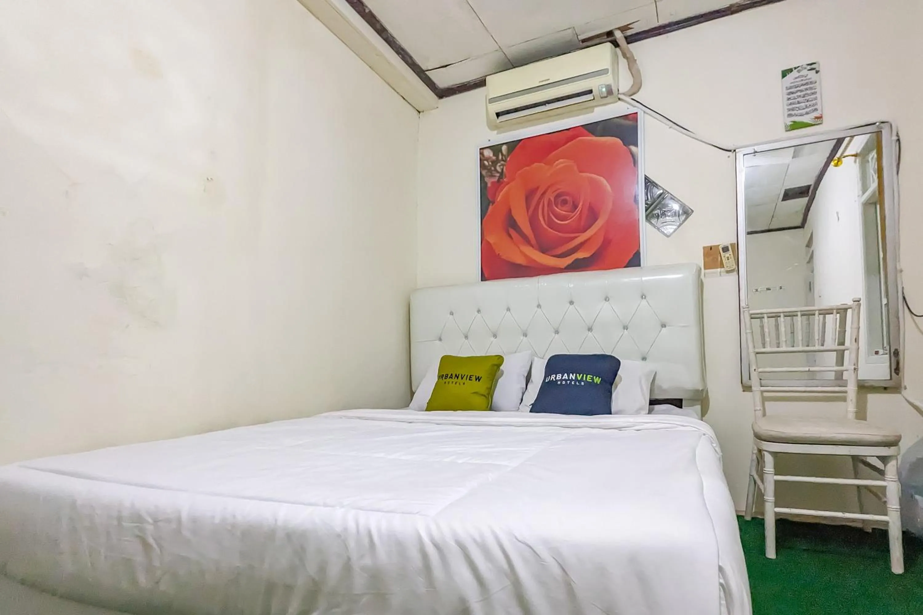Bedroom, Bed in Urbanview Alza by RedDoorz