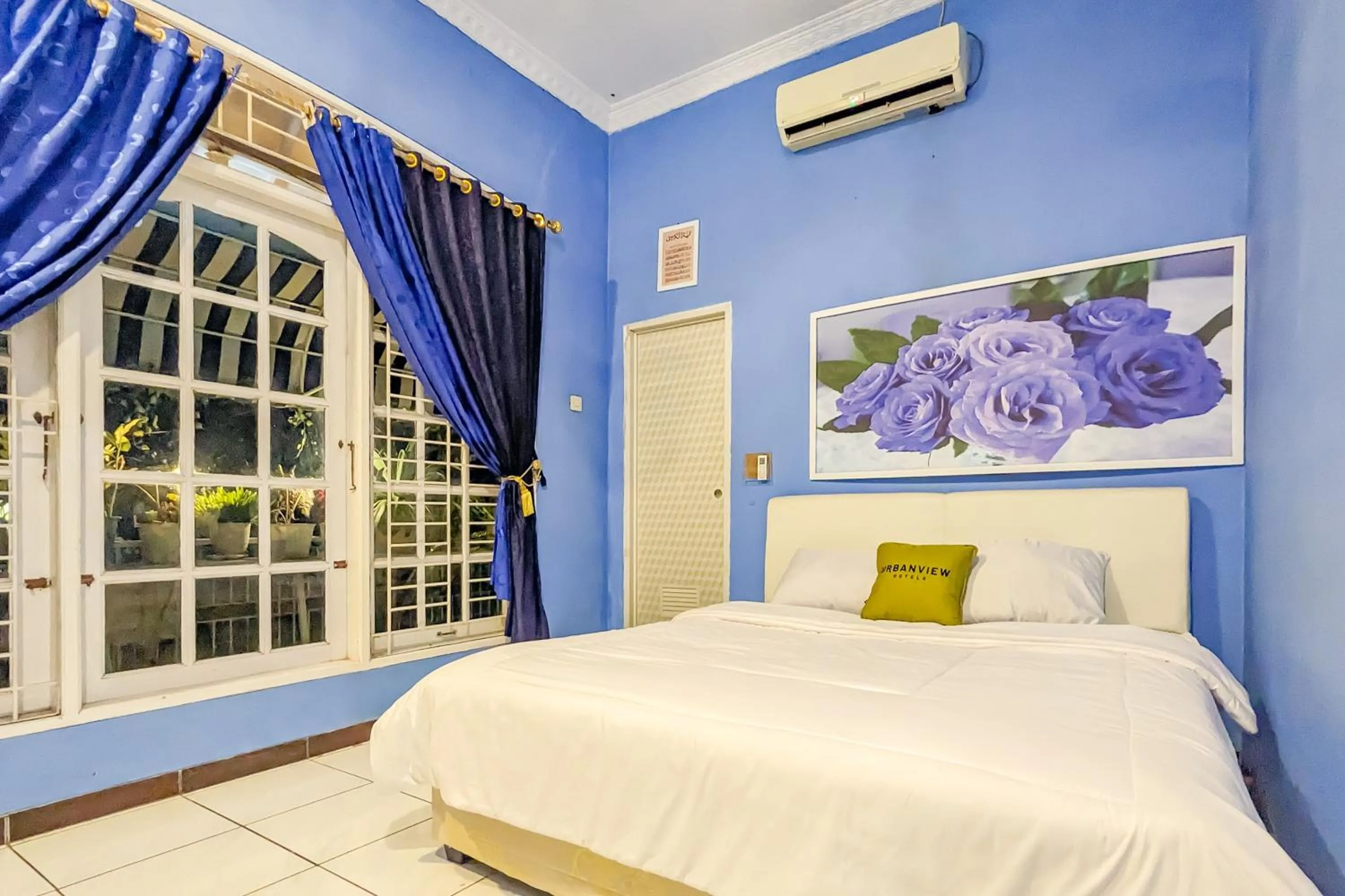 Bedroom, Bed in Urbanview Alza by RedDoorz