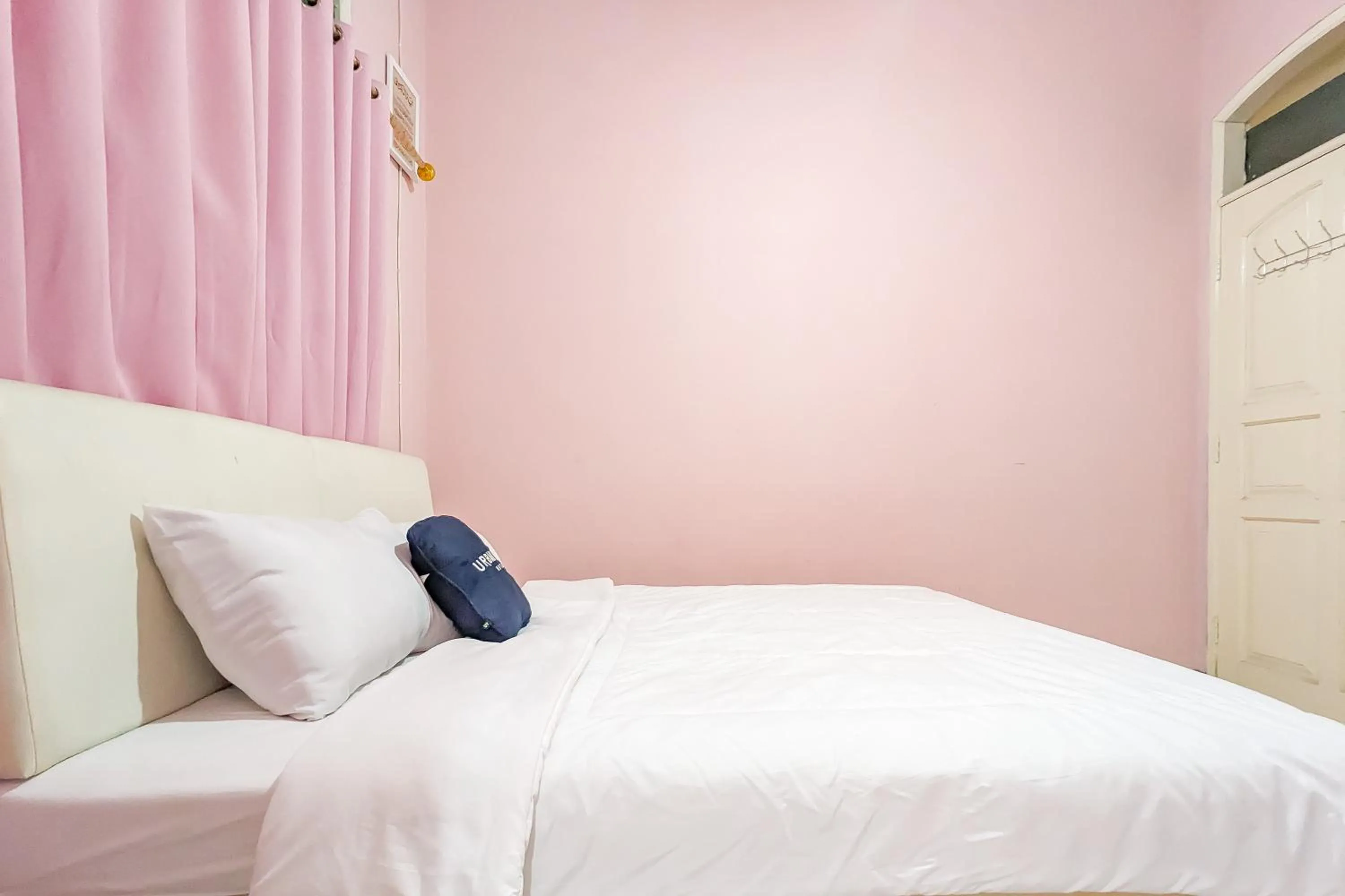 Bedroom, Bed in Urbanview Alza by RedDoorz