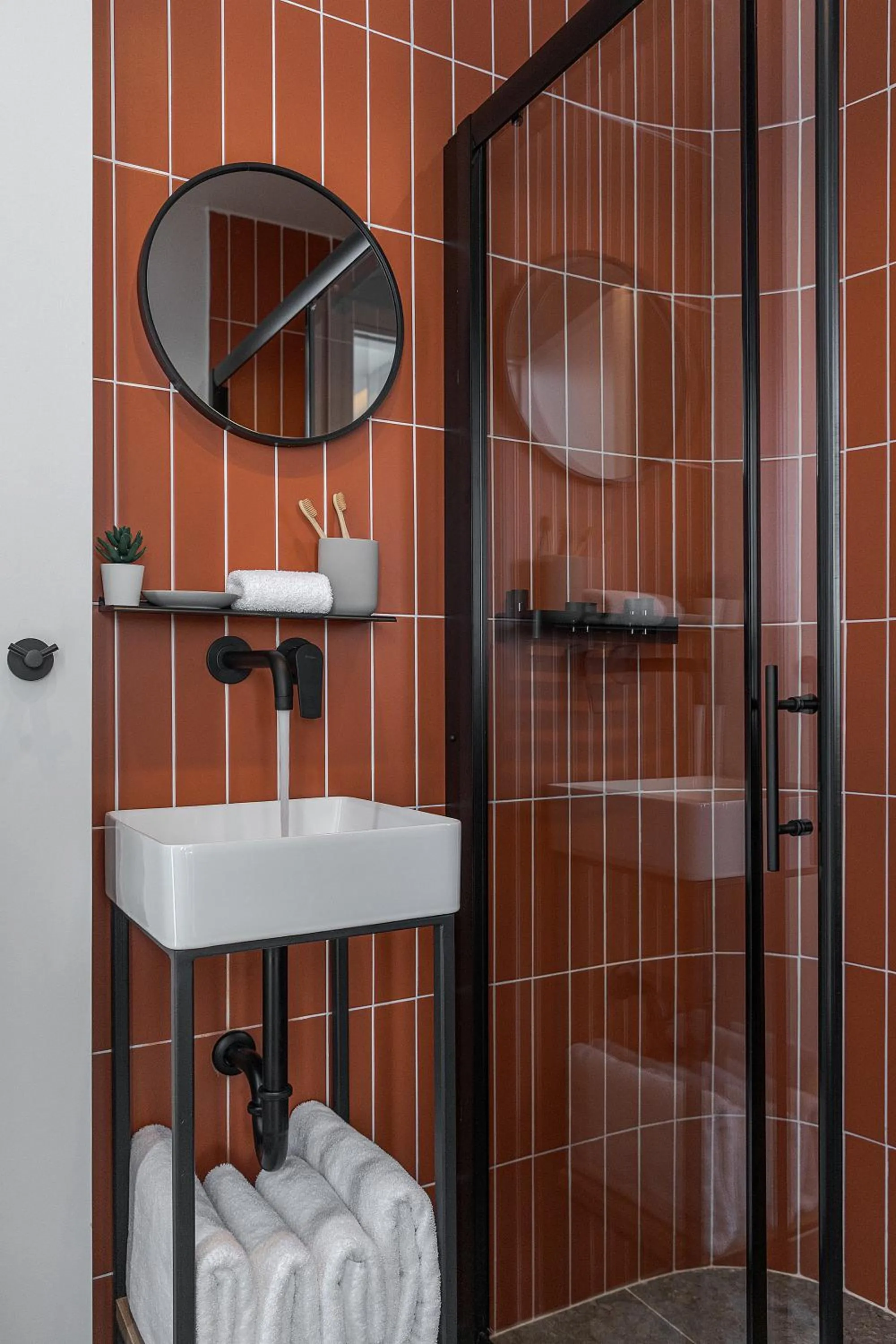 Shower in Bonnie Athens by Nin&Bau