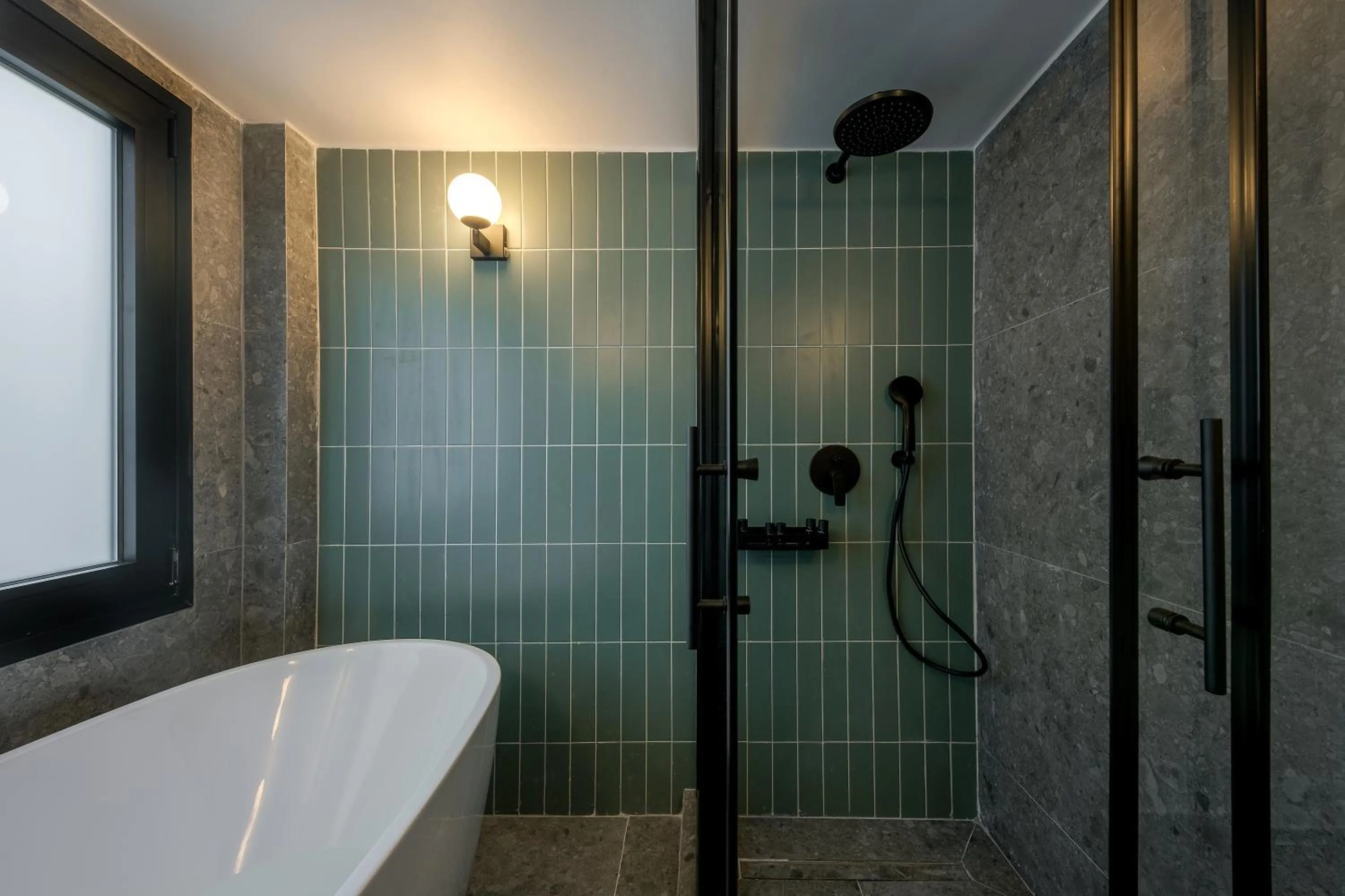 Shower in Bonnie Athens by Nin&Bau