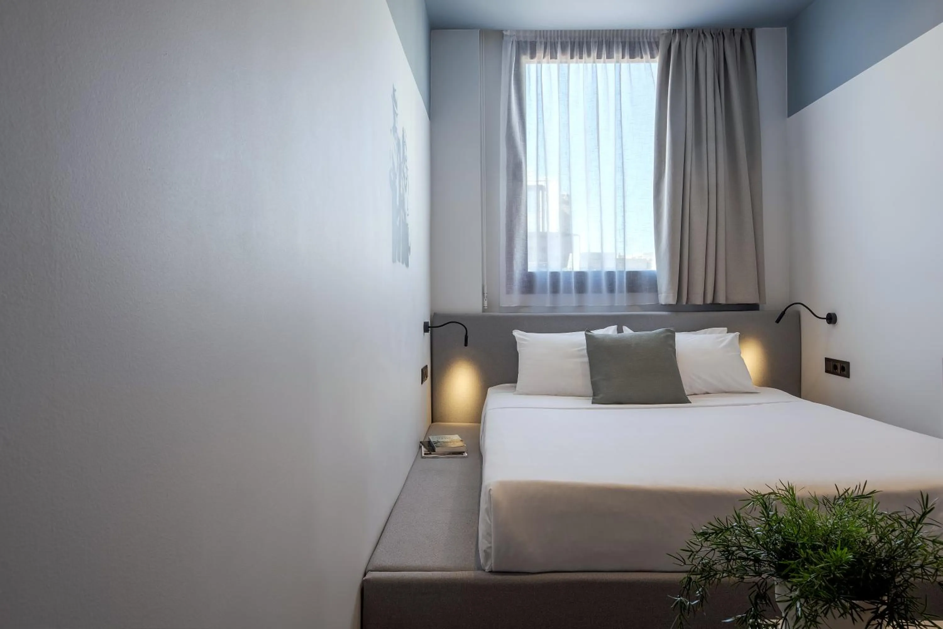 Bed in Bonnie Athens by Nin&Bau