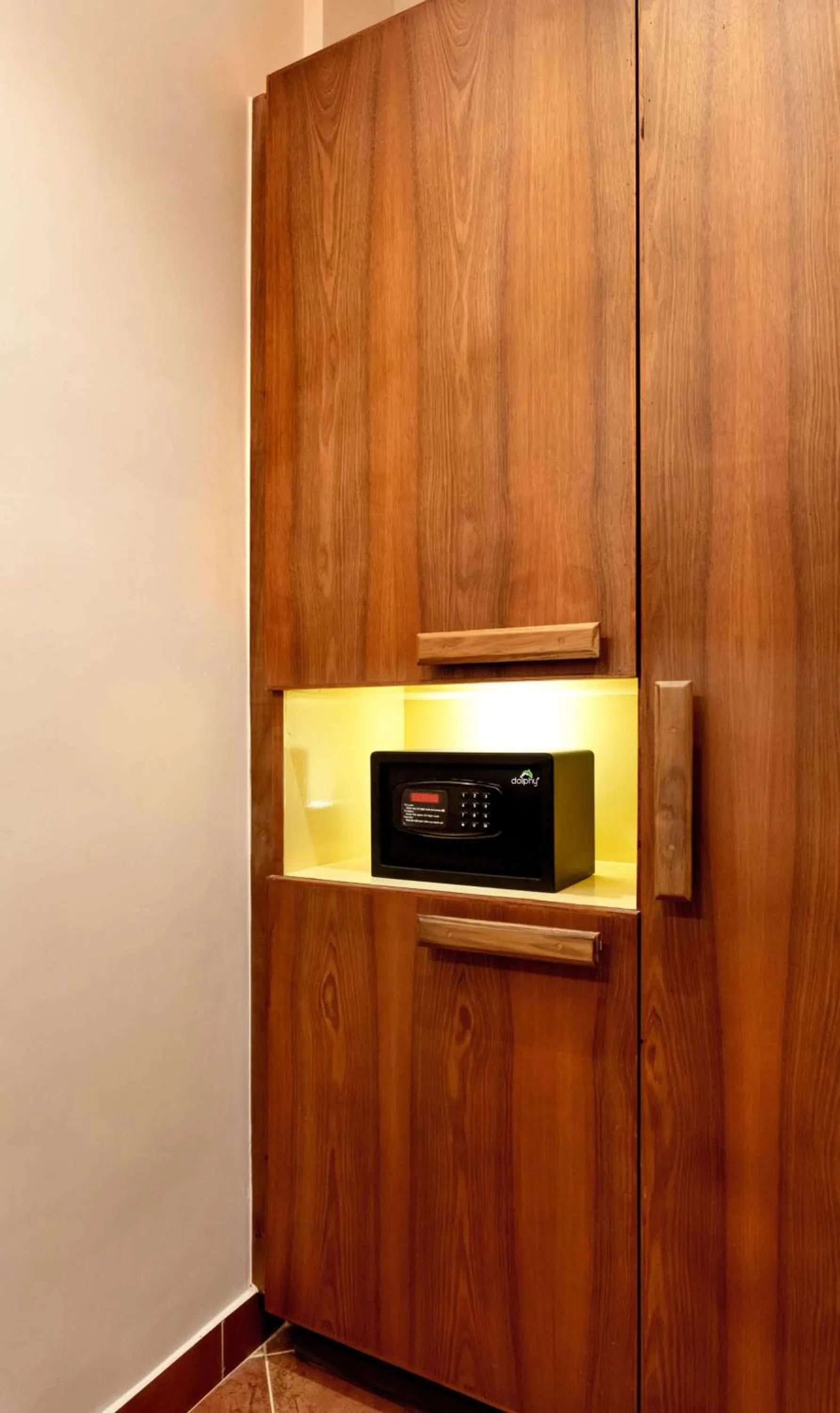 microwave in Casa Bella, Thekkady