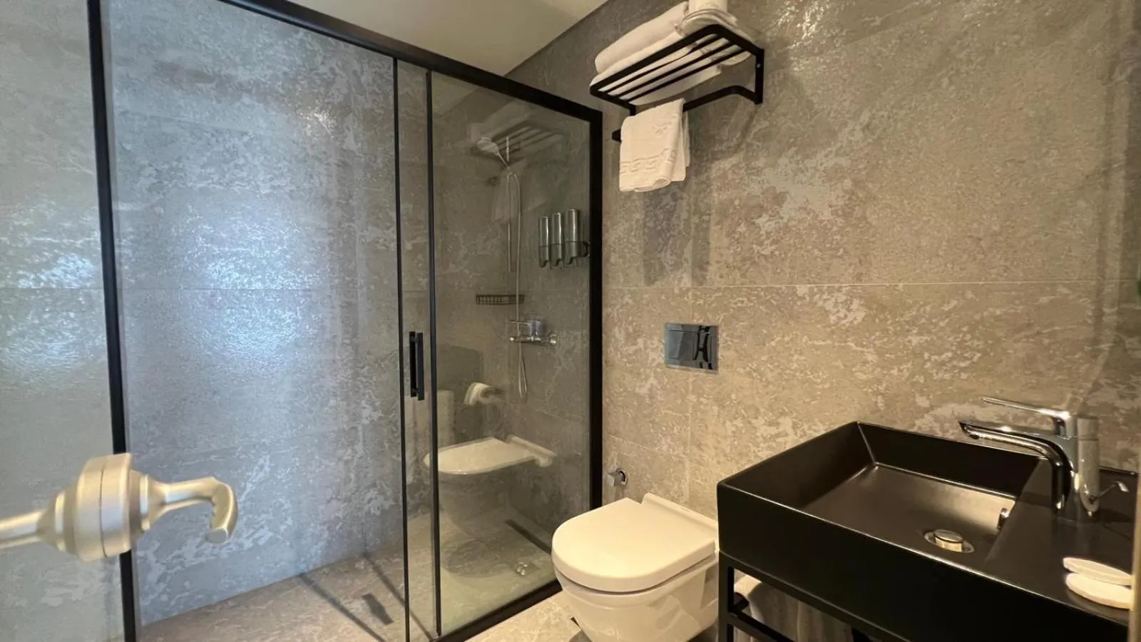 Shower in Woxx Hotel