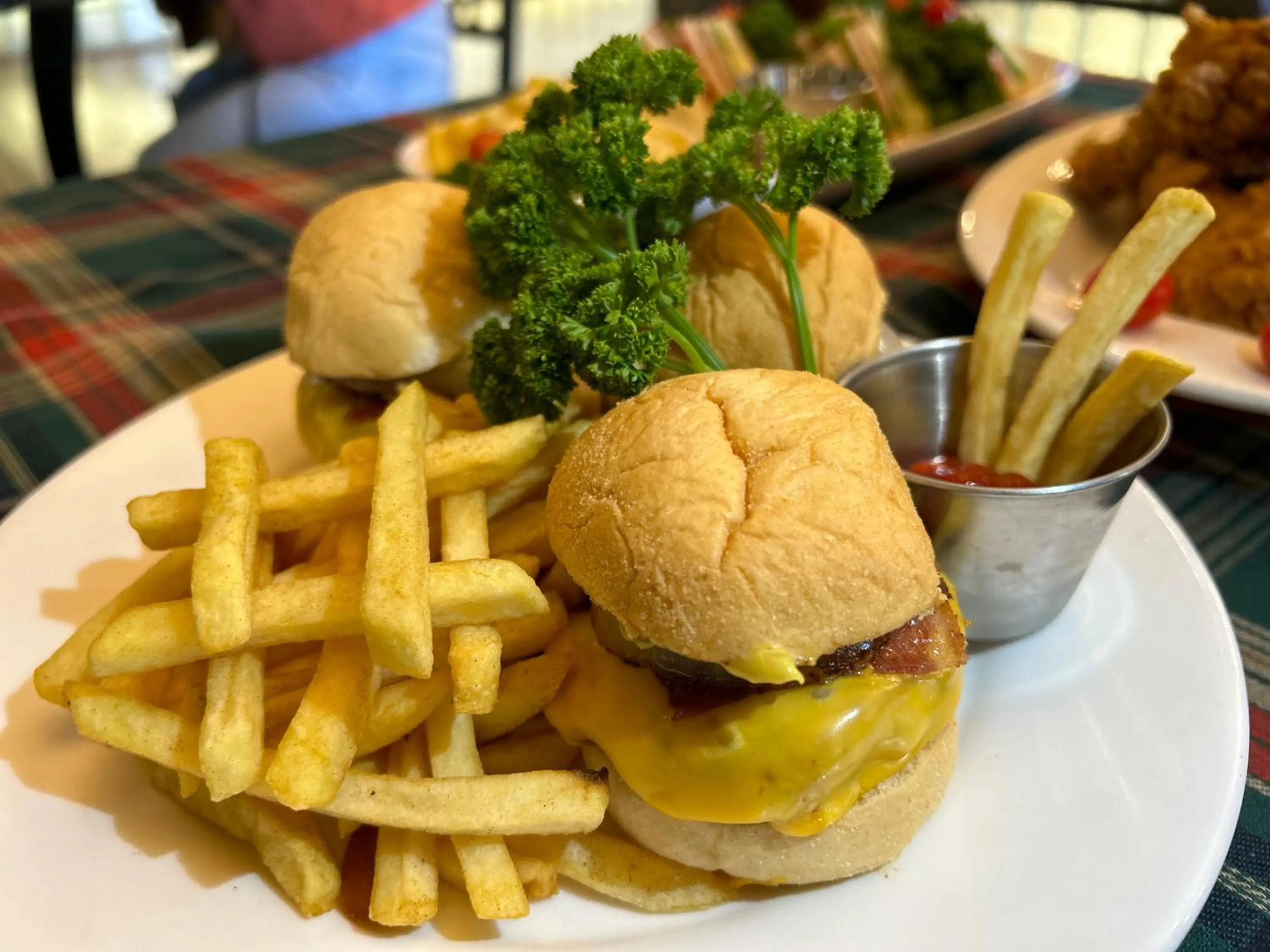 Food and drinks in Clark CU Hotel