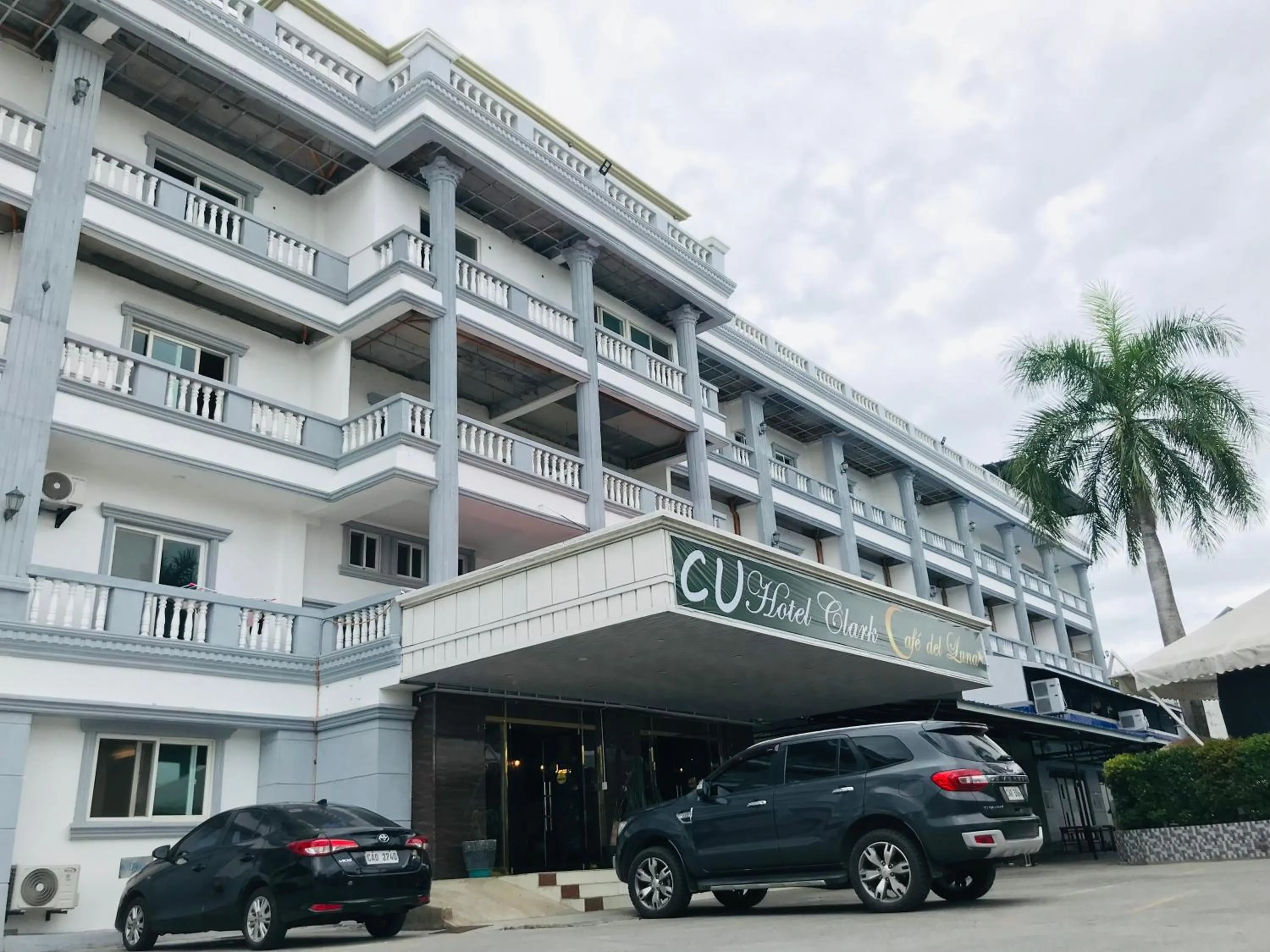 Parking in Clark CU Hotel