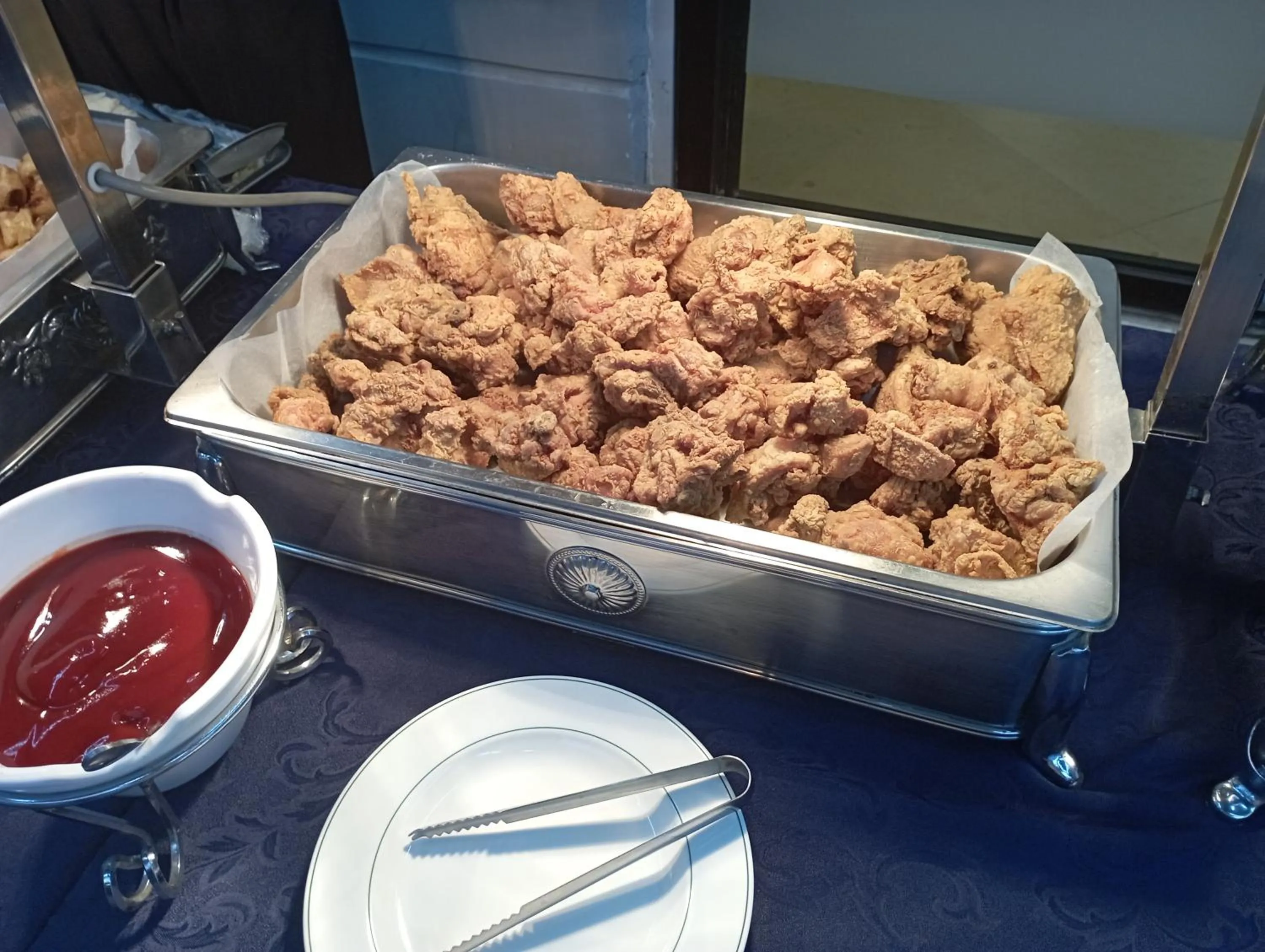 Restaurant/places to eat in Clark CU Hotel