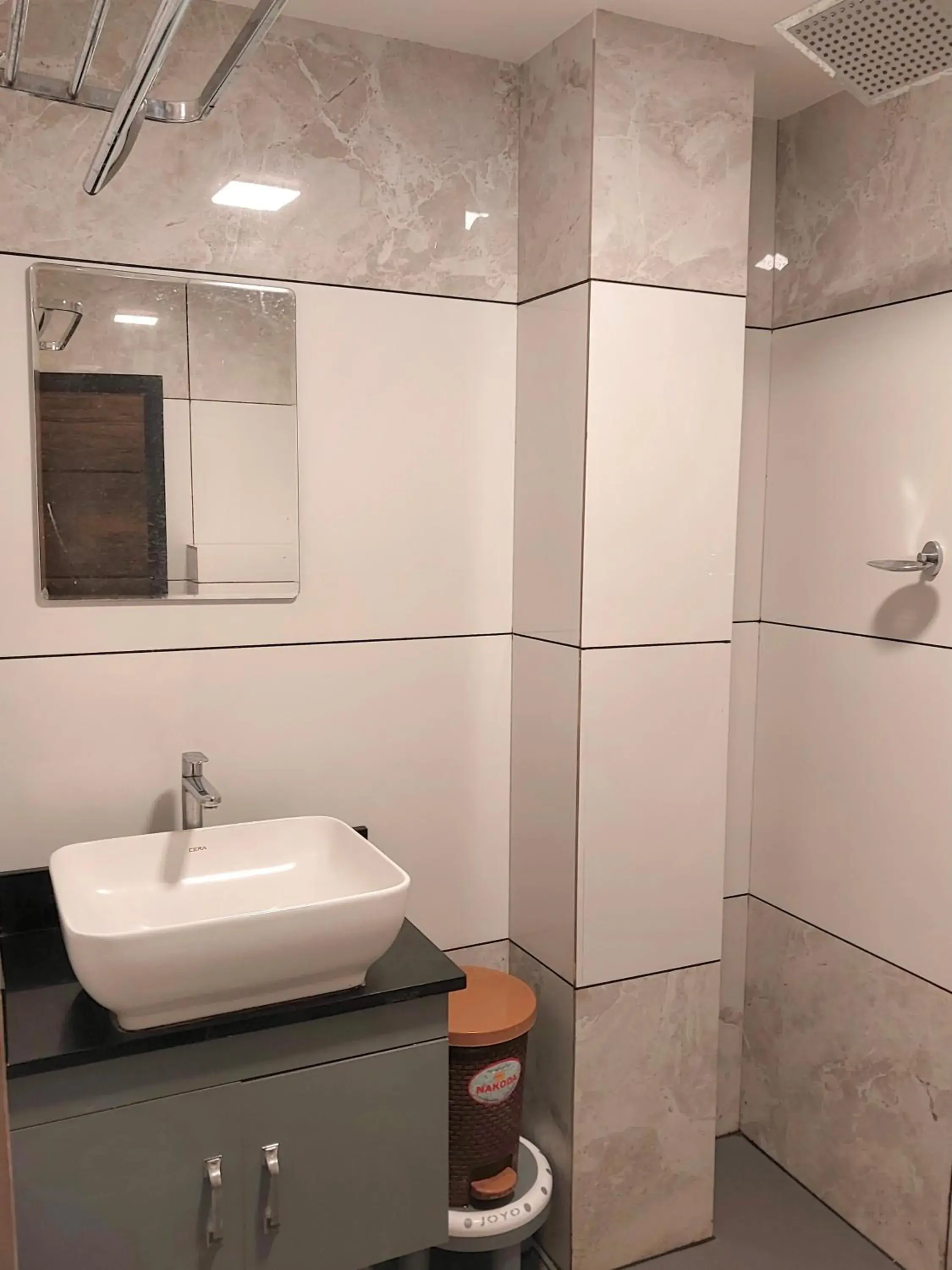 Standard Double Room in Hotel Royal Wings Standard Double Room in Hotel Royal Wings