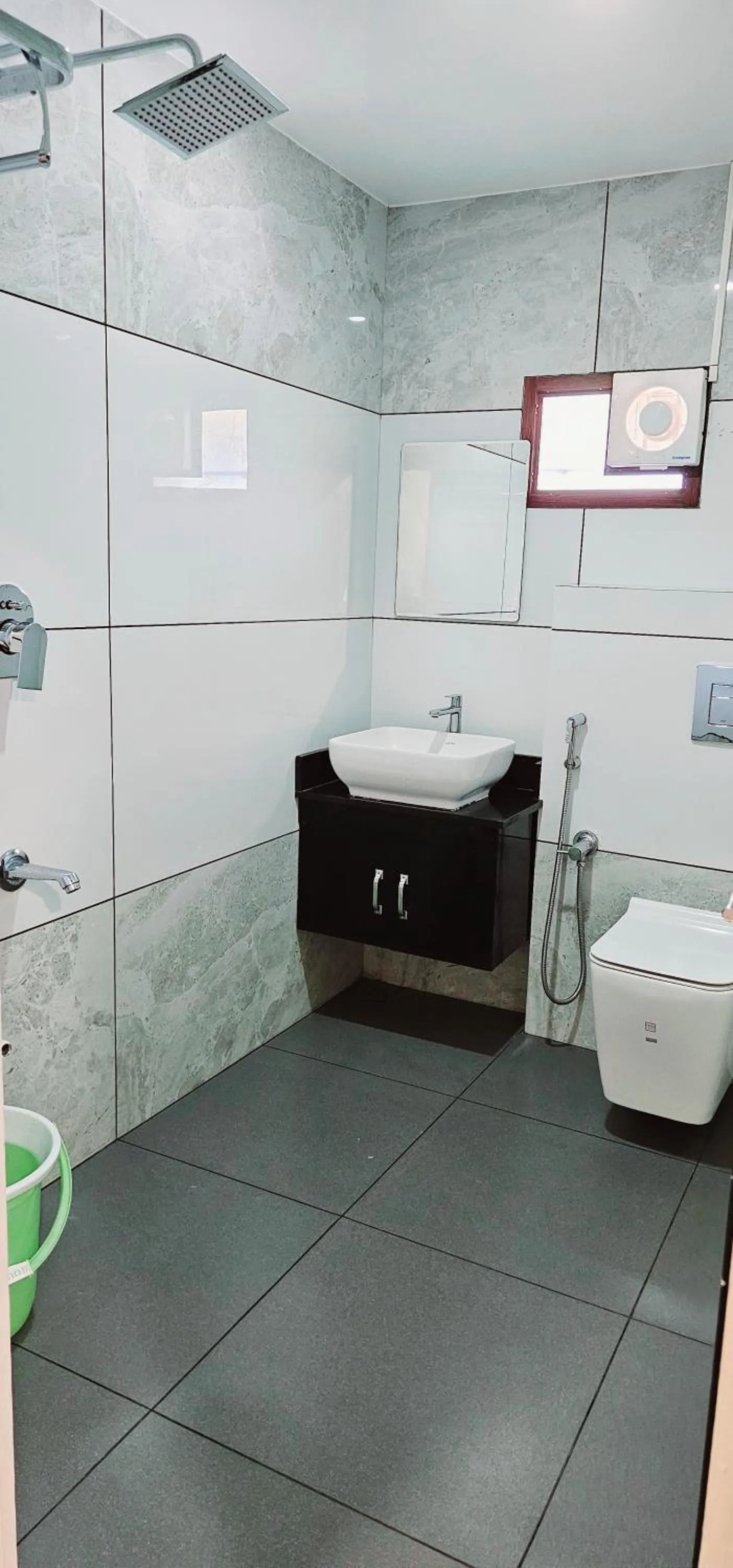 Toilet in Hotel Royal Wings