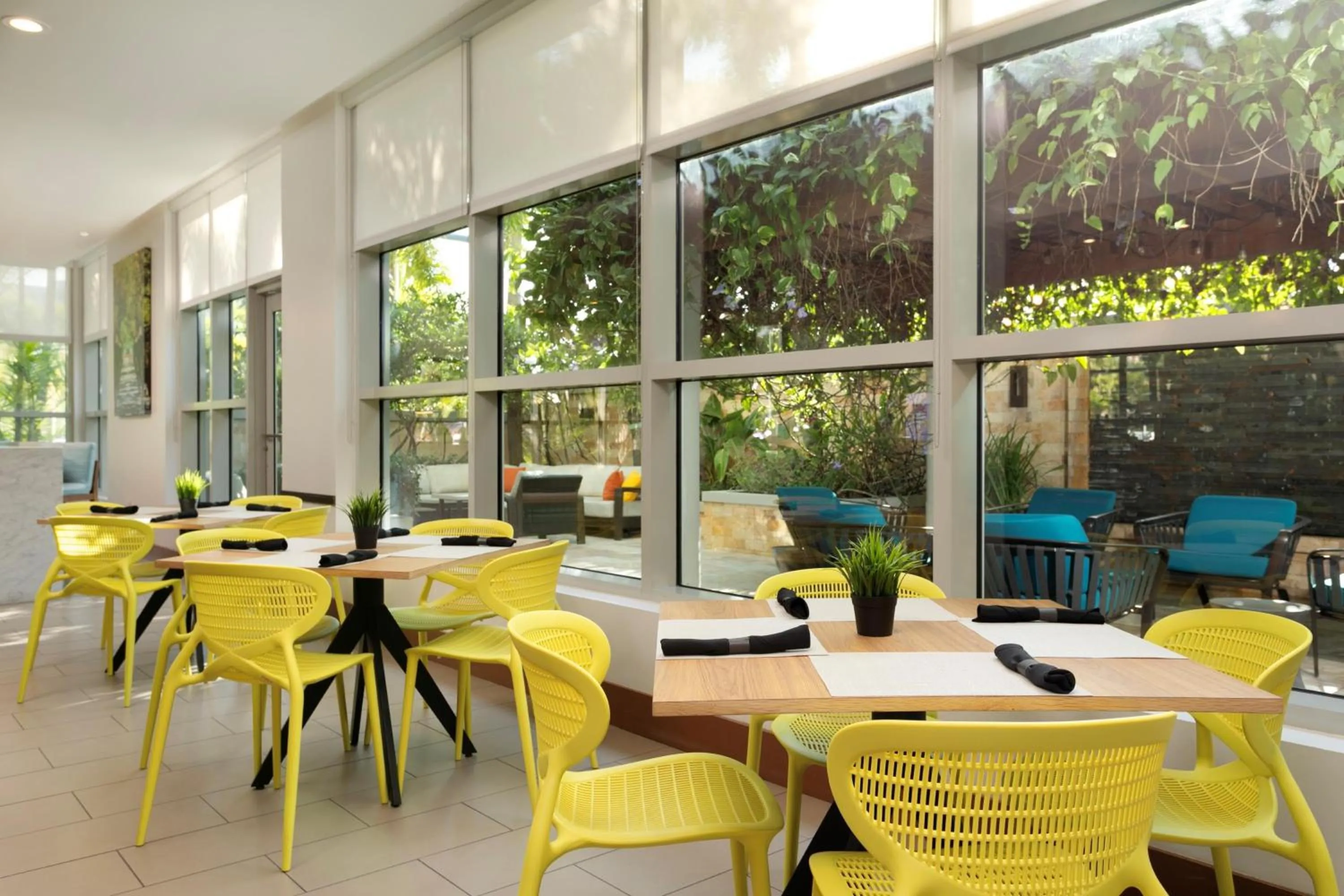 Restaurant/places to eat in Hyatt House San Juan