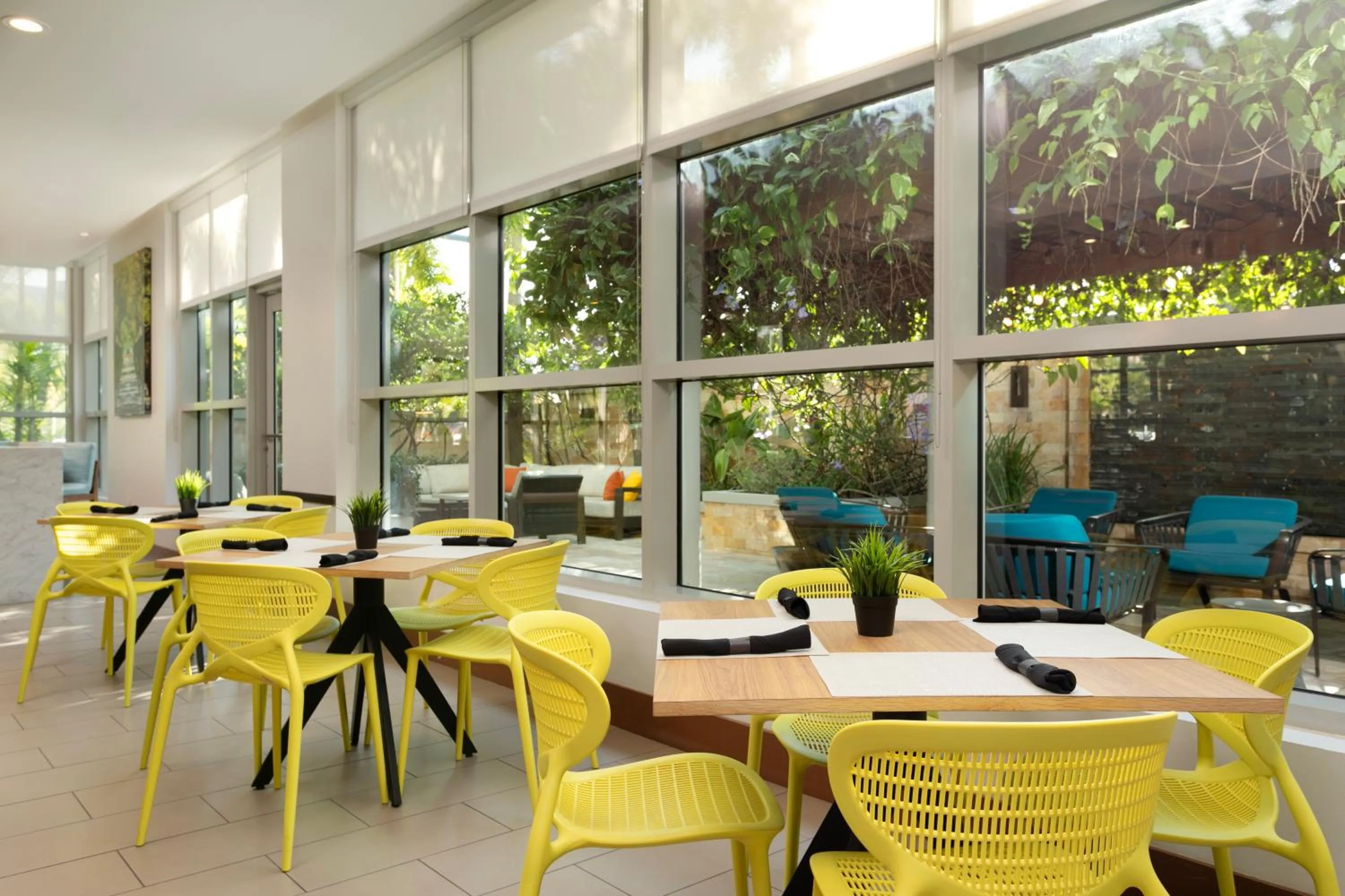 Restaurant/places to eat in Hyatt House San Juan