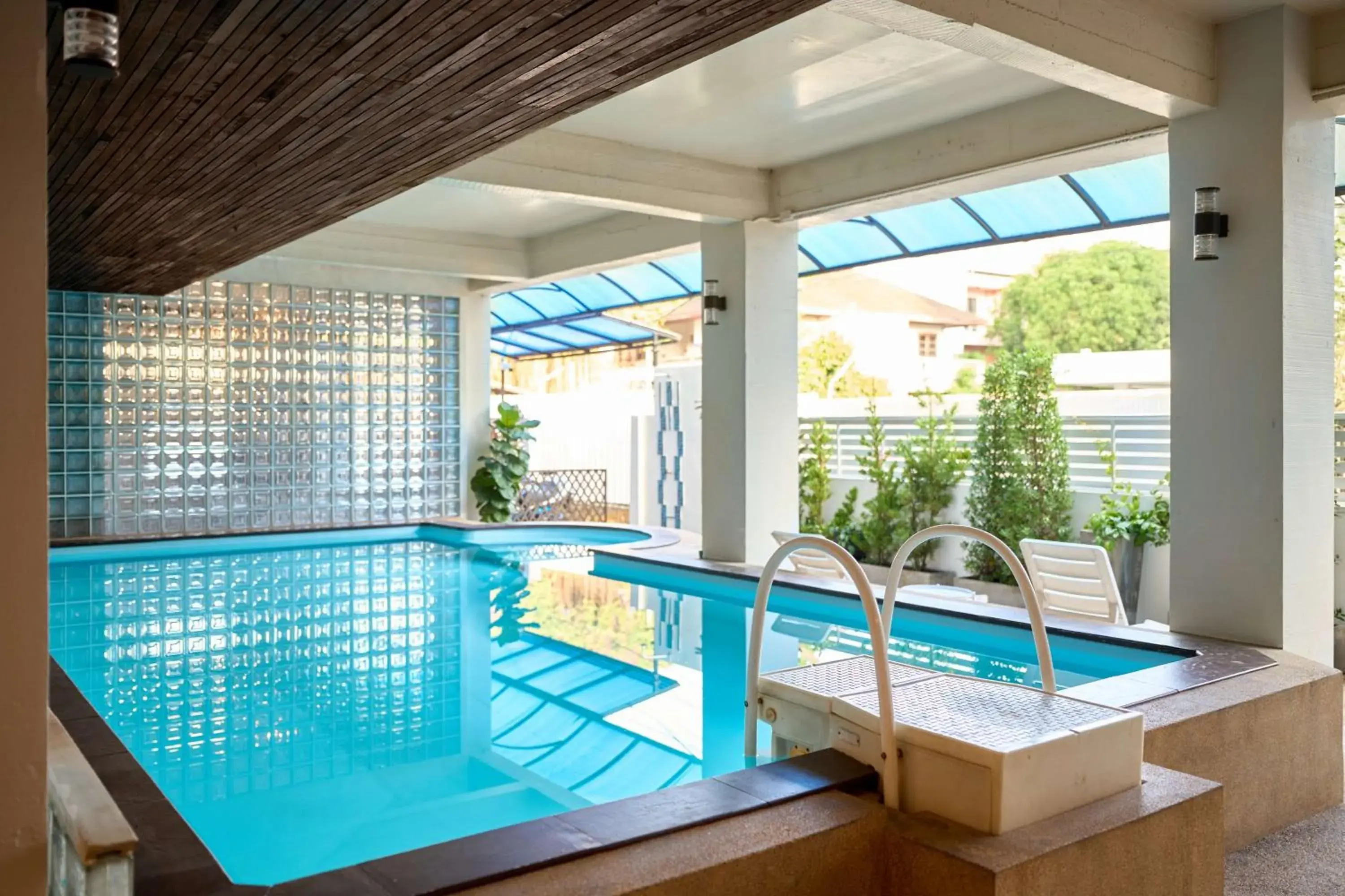 Swimming pool in Thapae60 Mini Hotel Swimming pool in Thapae60 Mini Hotel