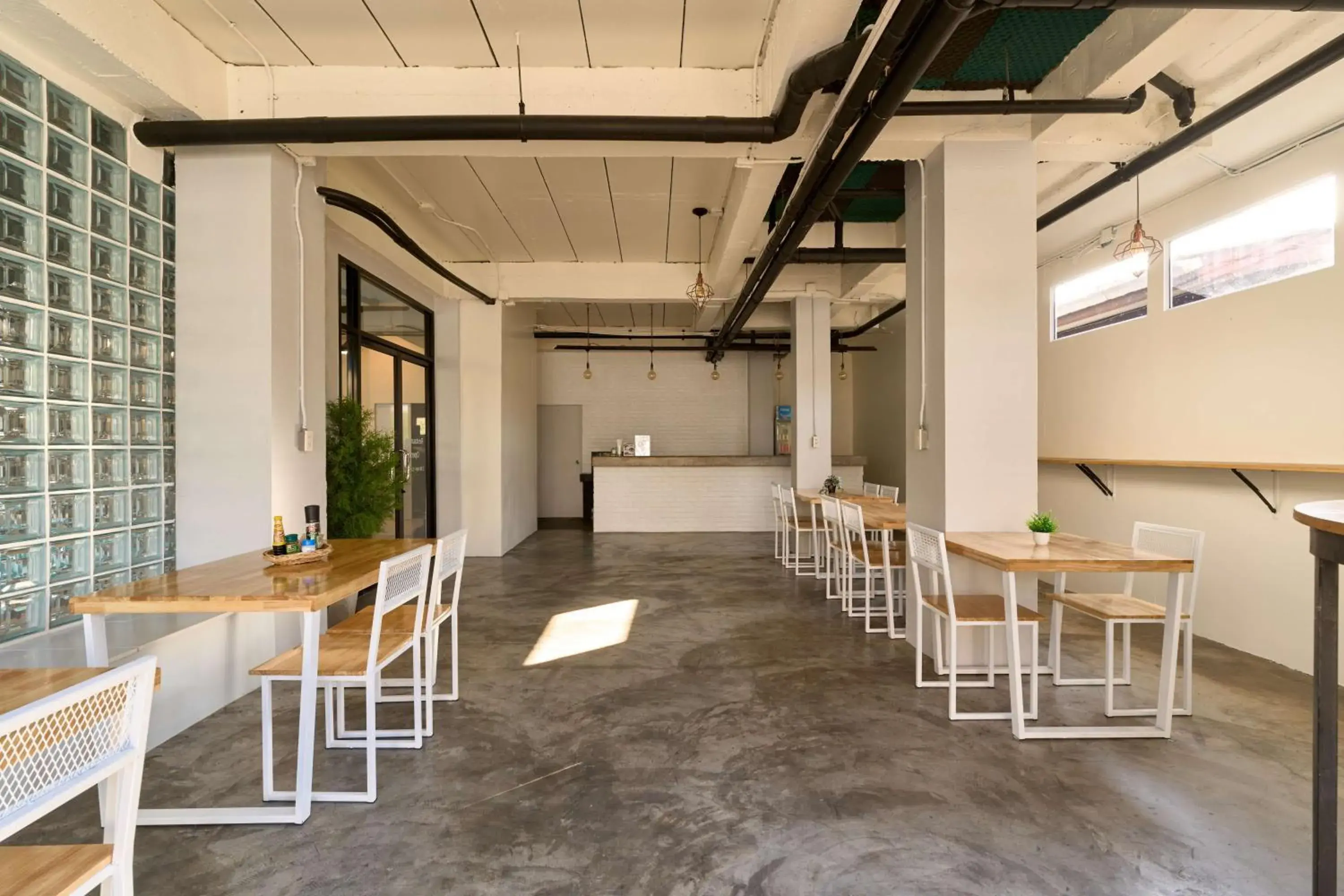 Restaurant/places to eat in Thapae60 Mini Hotel Restaurant/places to eat in Thapae60 Mini Hotel