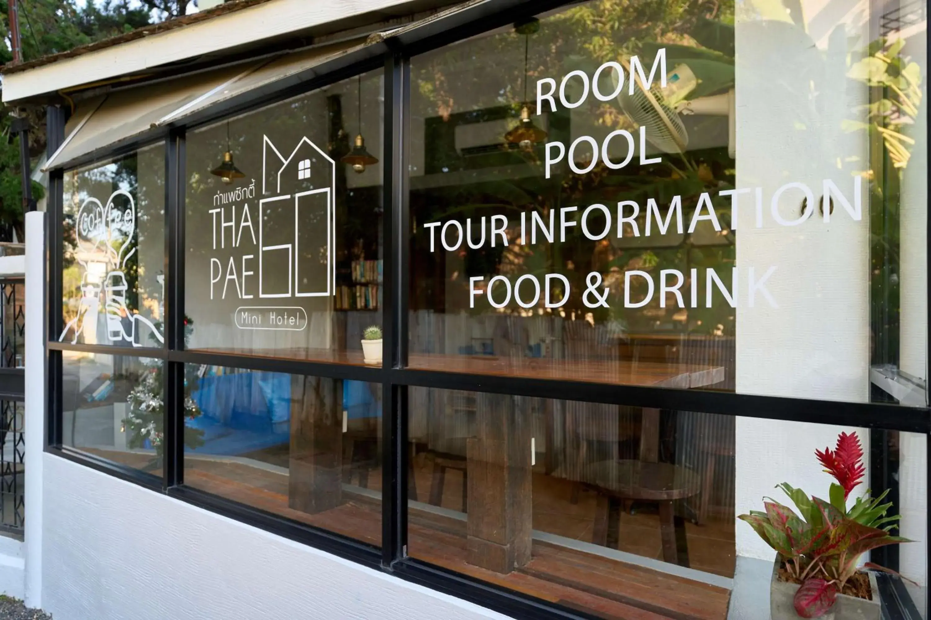 Property building in Thapae60 Mini Hotel Property building in Thapae60 Mini Hotel