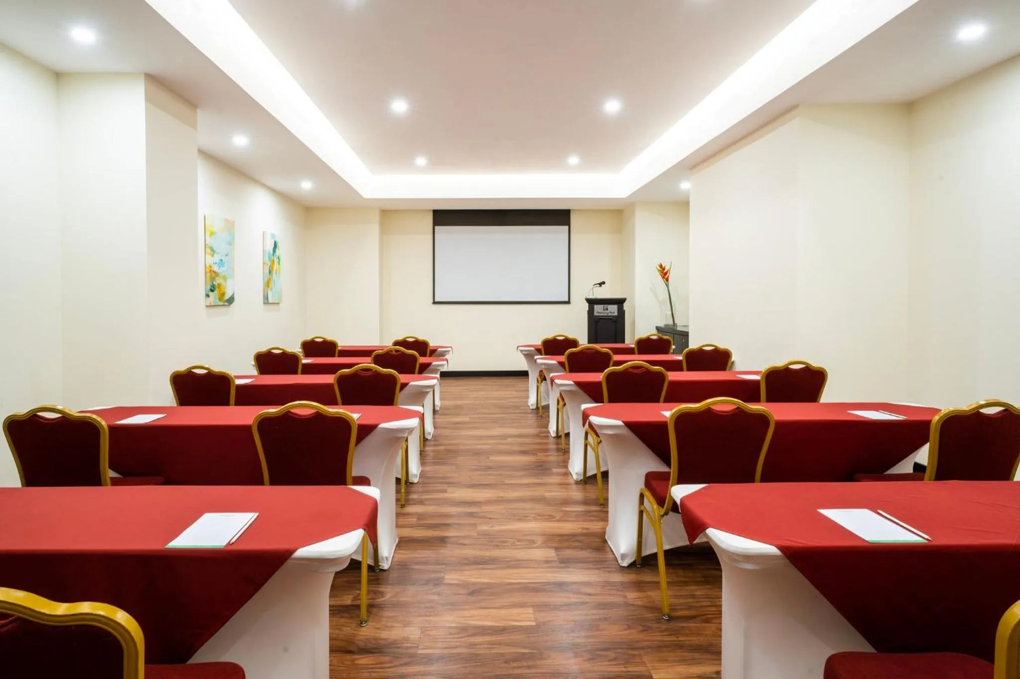 Meeting/conference room in Holiday Inn Guatemala by IHG