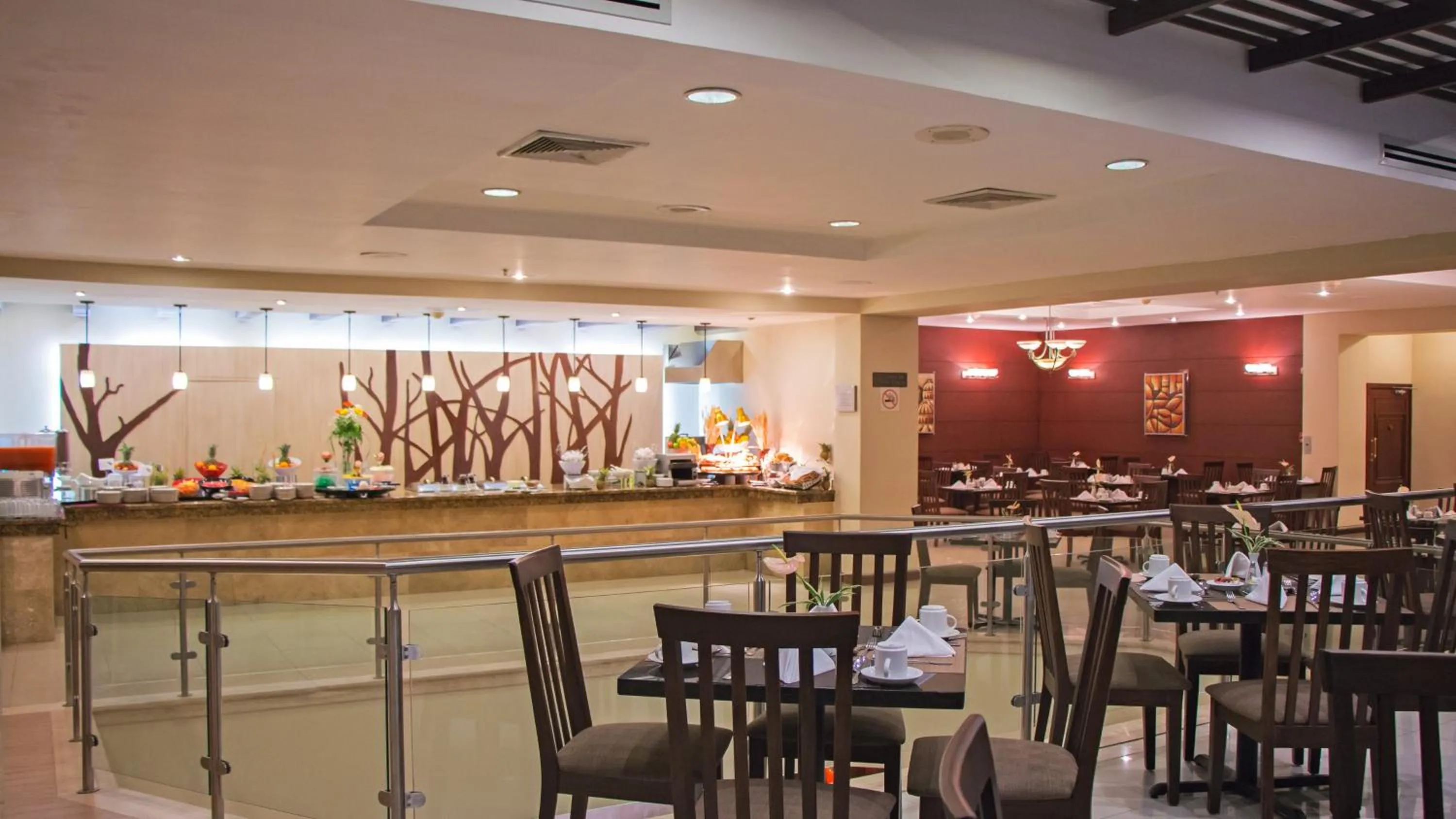 Restaurant/places to eat in Holiday Inn Guatemala by IHG