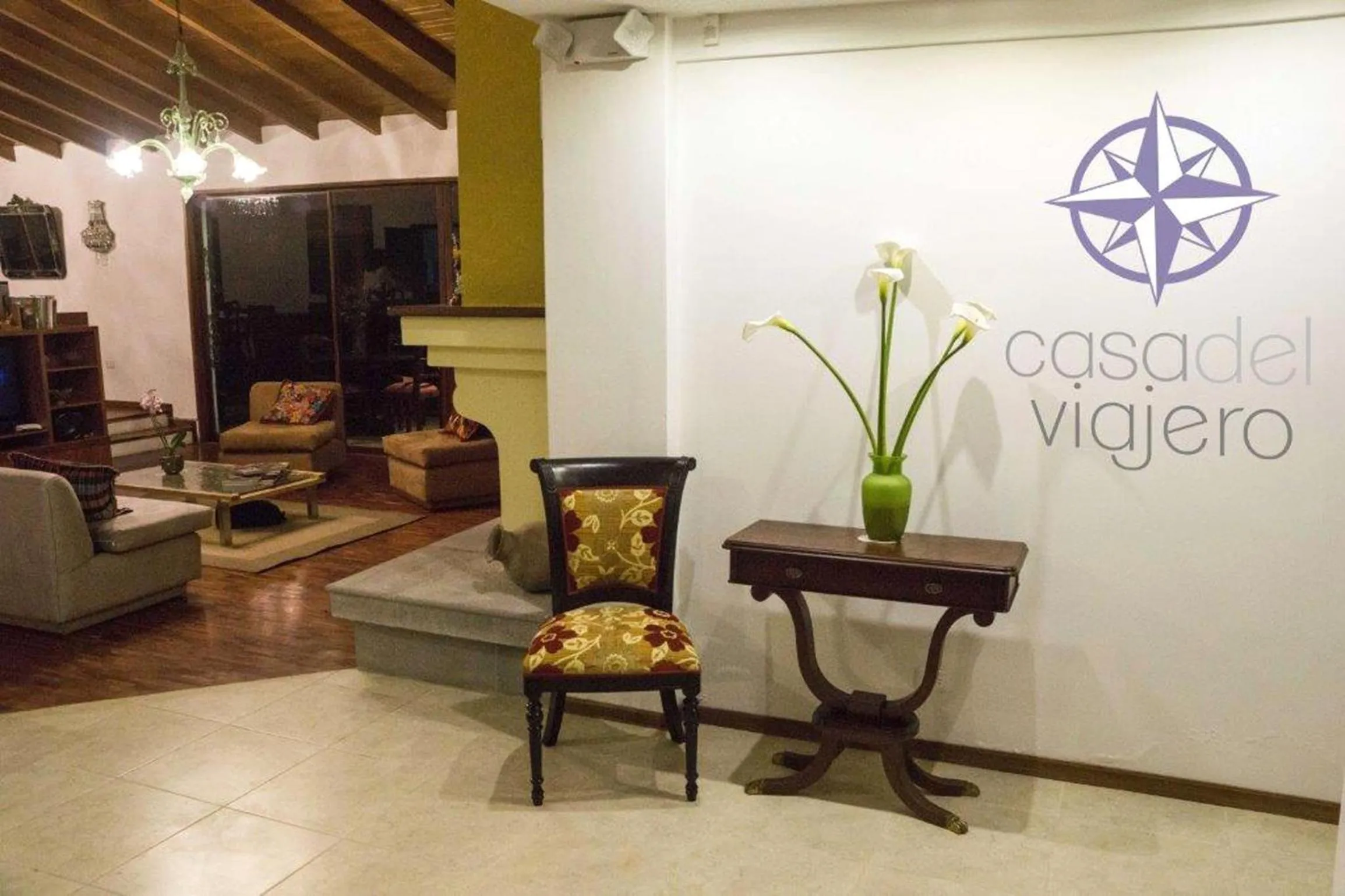 Communal lounge/ TV room in Casa del Viajero