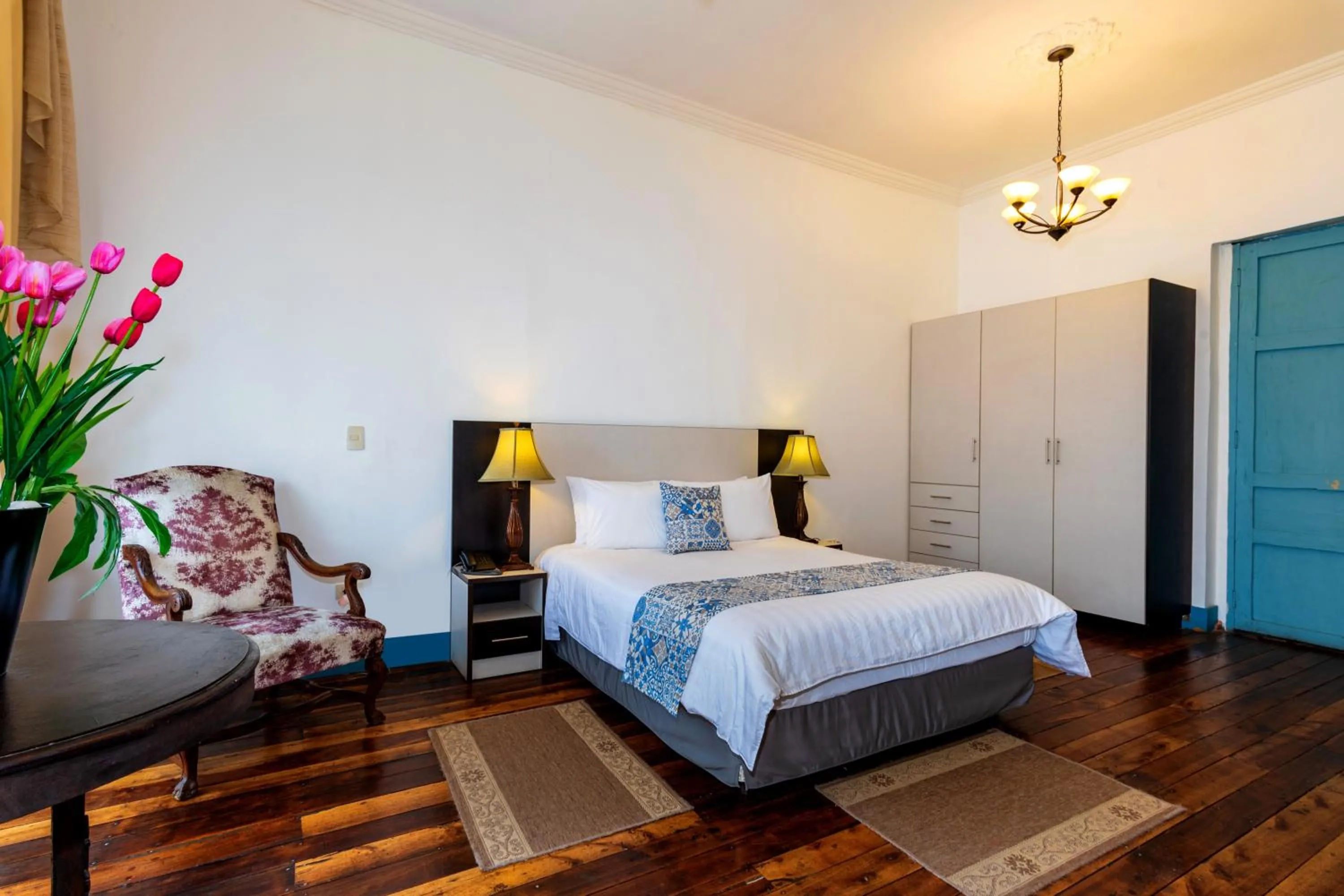 Del Parque Hotel & Suites