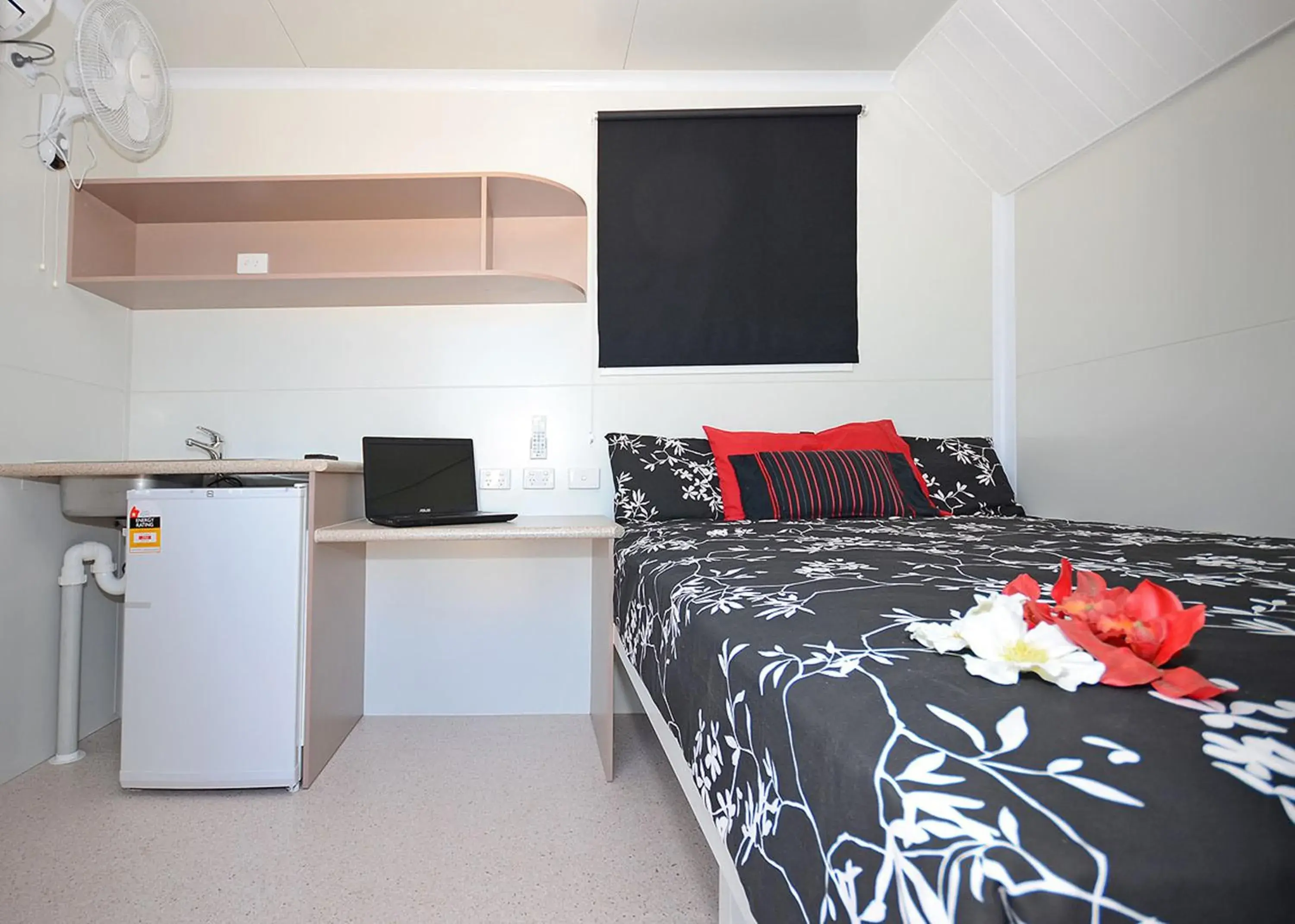 Compact Single Van Room in Meekatharra Accommodation Centre Compact Single Van Room in Meekatharra Accommodation Centre