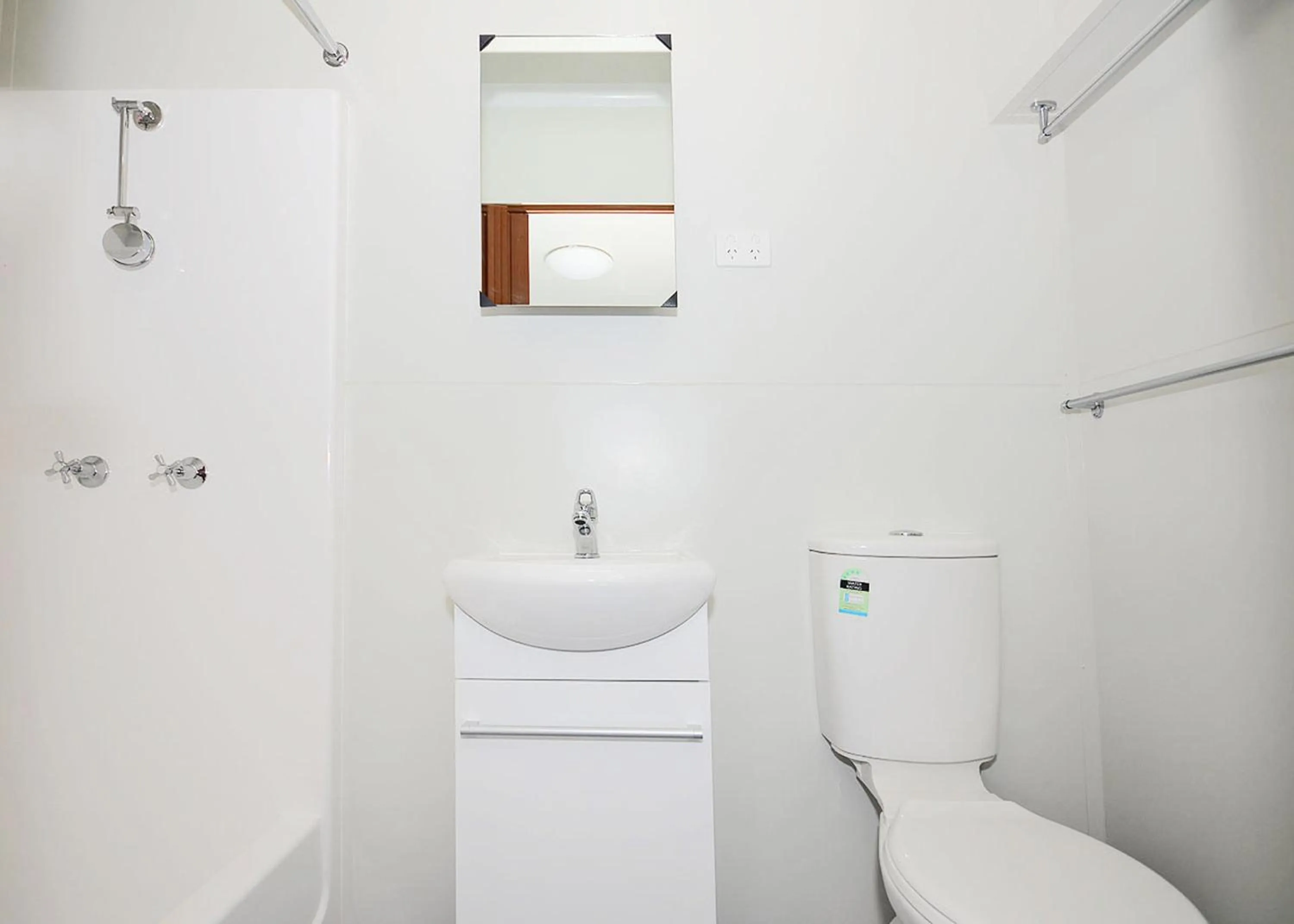 Bathroom in Meekatharra Accommodation Centre