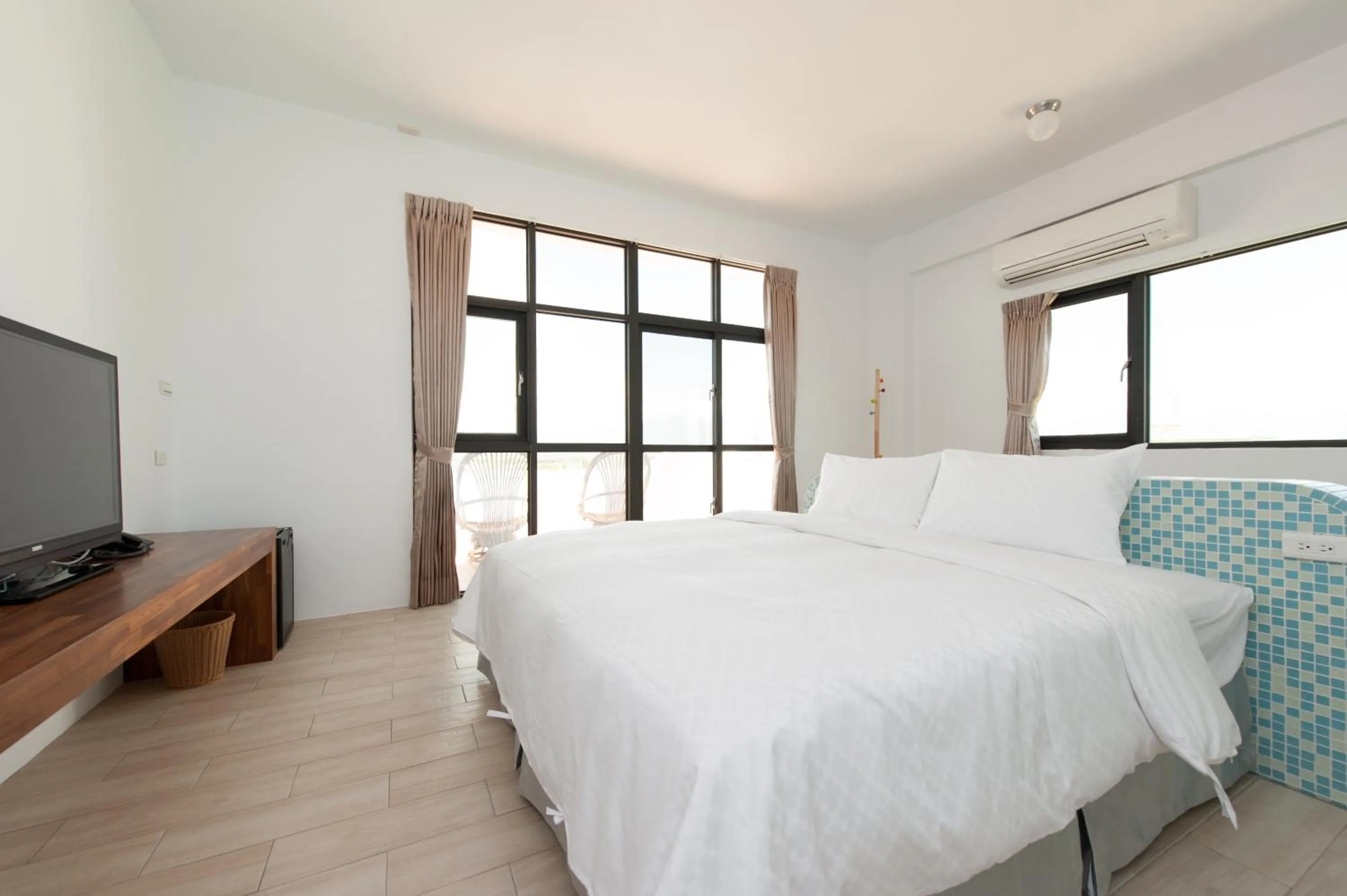 Photo of the whole room, Bed in Discovery B&B