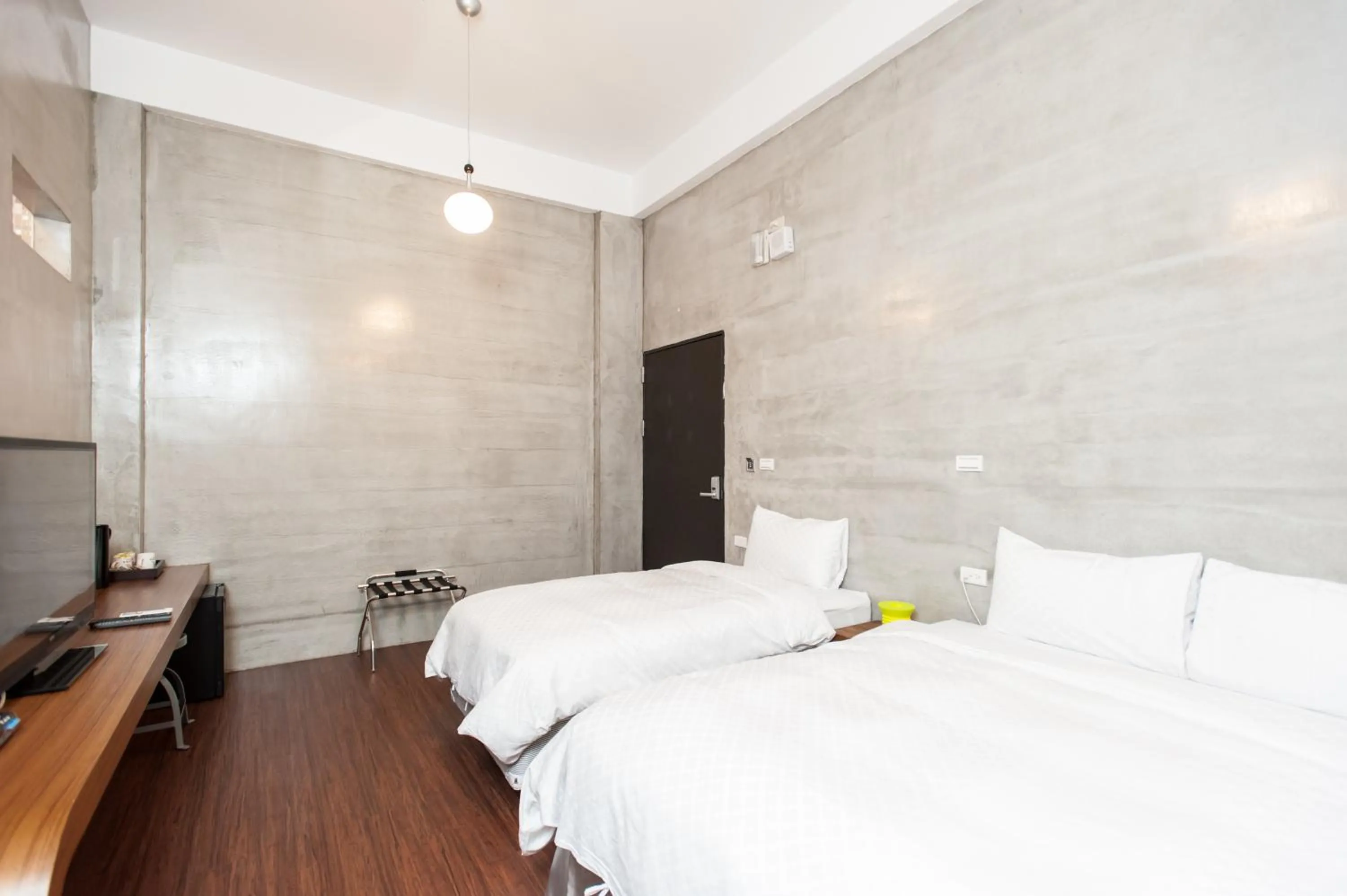 Photo of the whole room, Bed in Discovery B&B