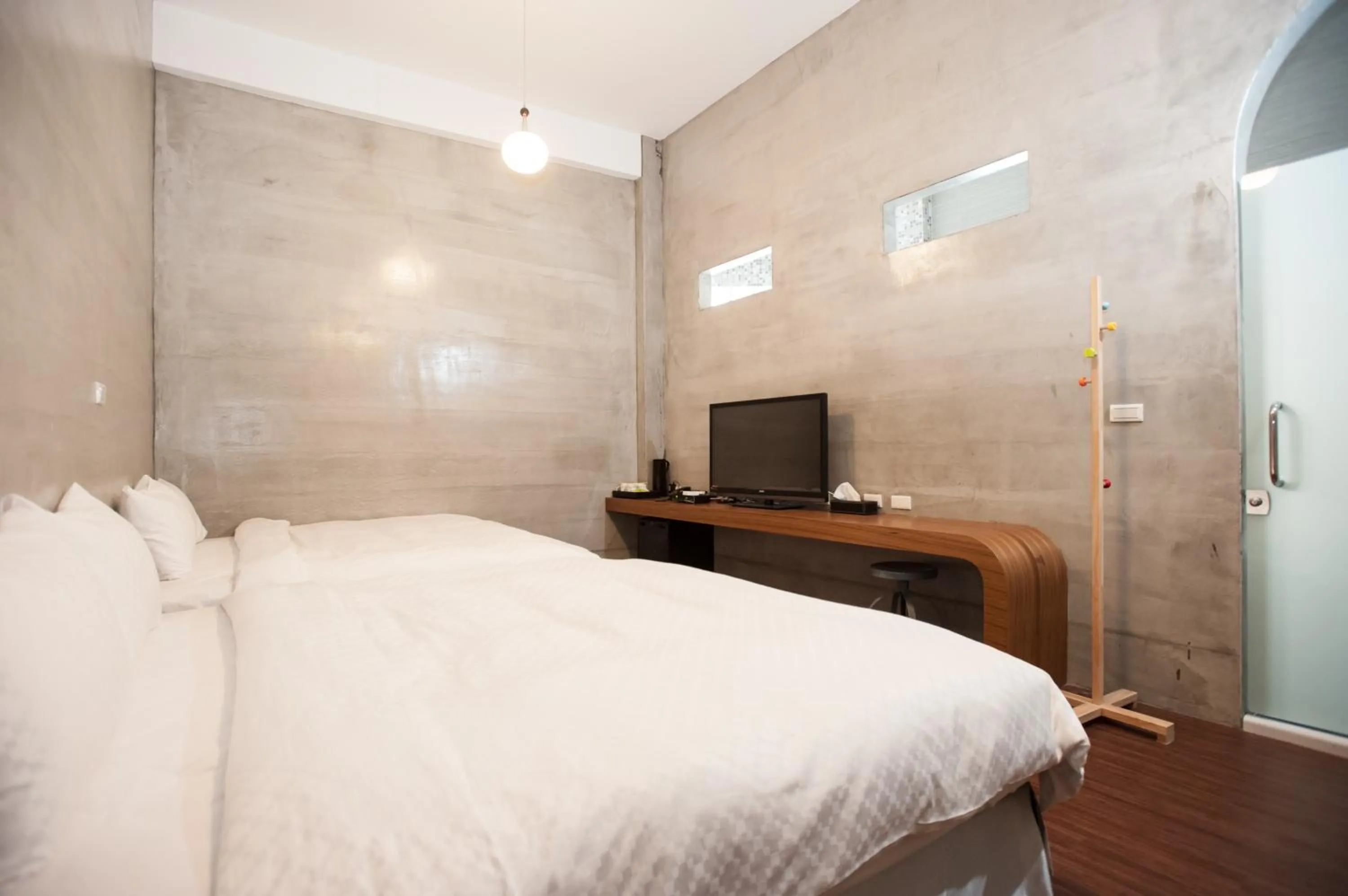 Photo of the whole room, Bed in Discovery B&B