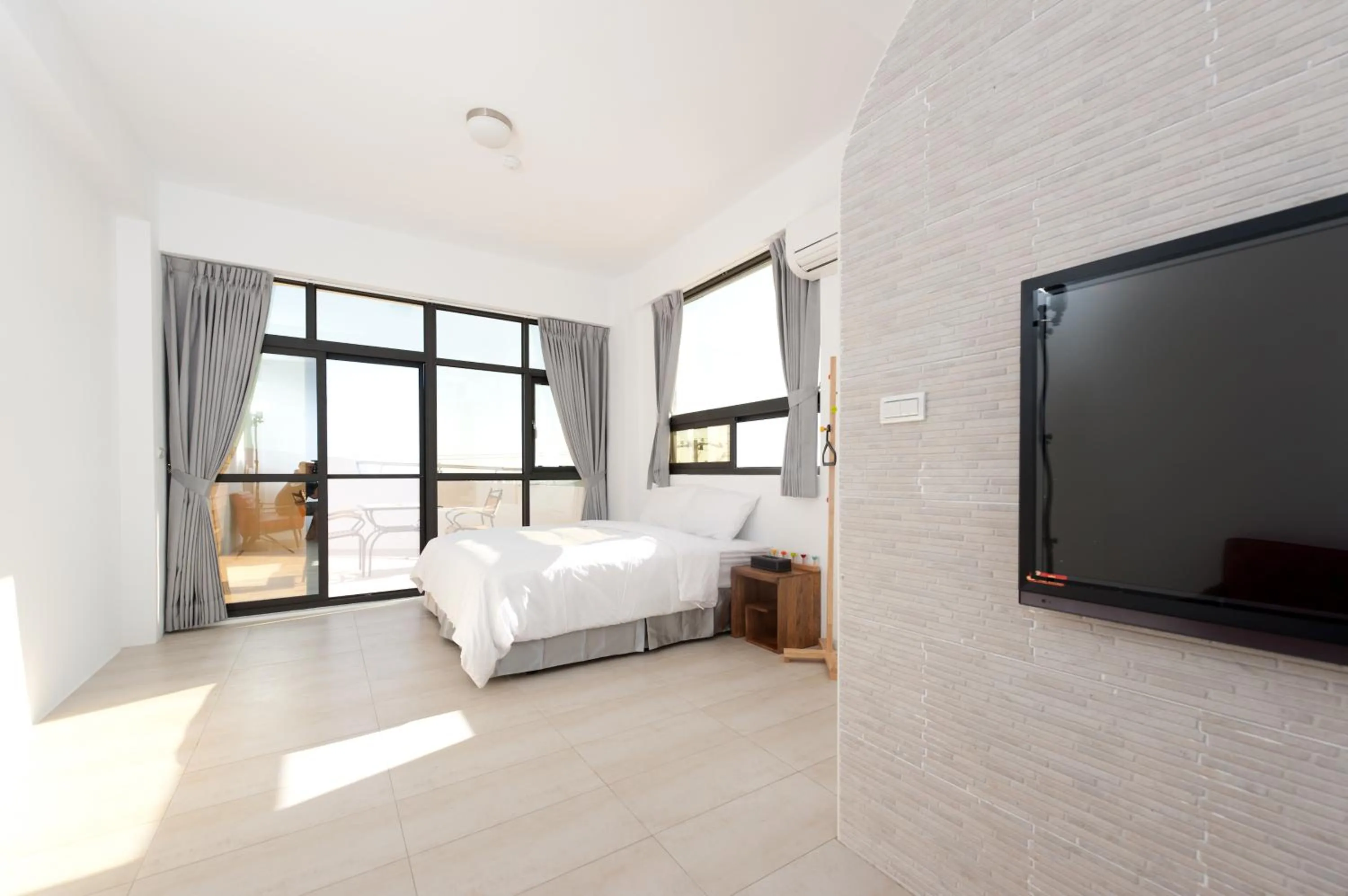 Photo of the whole room, Bed in Discovery B&B