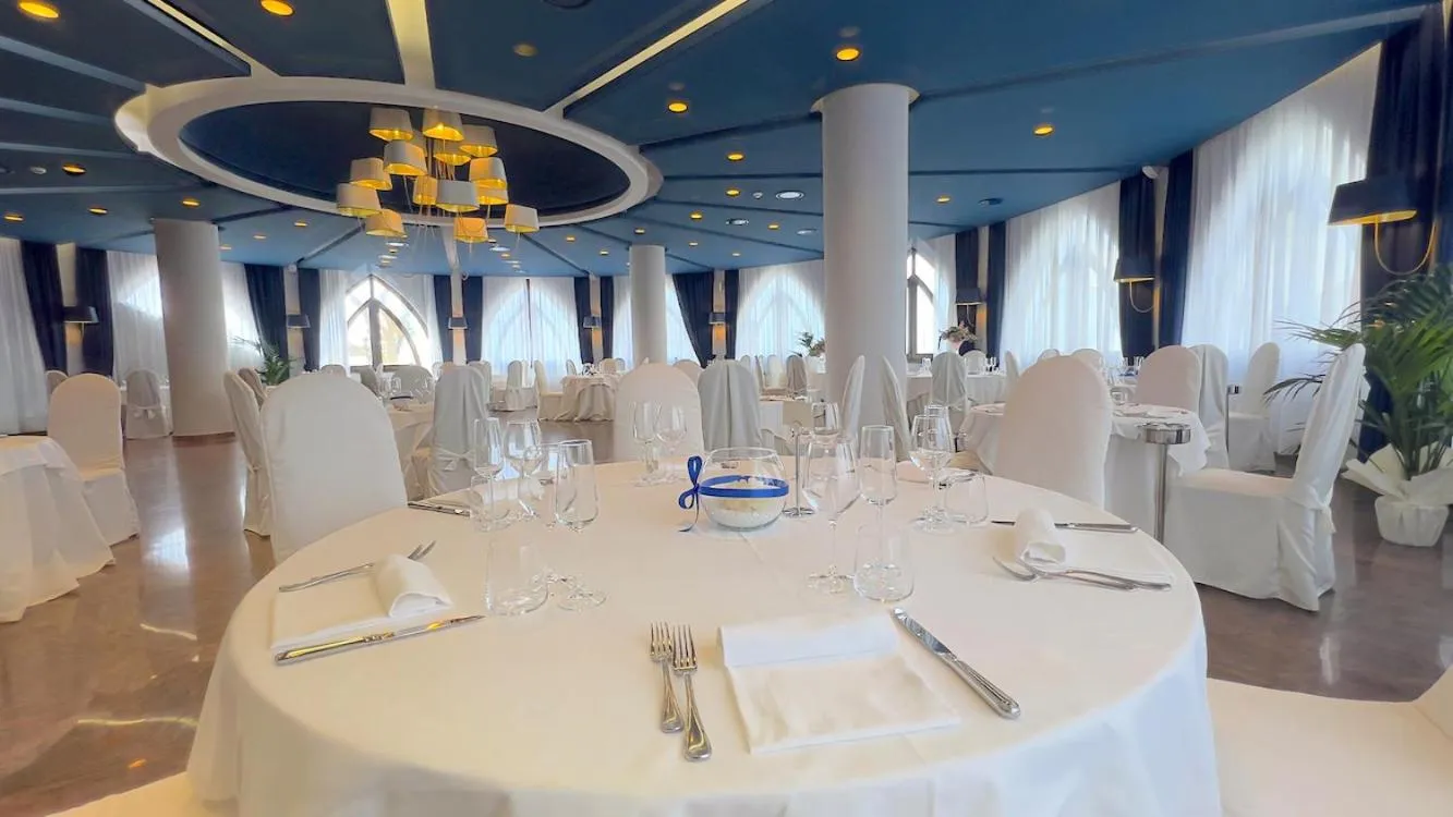 Restaurant/places to eat in BAJAMAR BEACH HOTEL