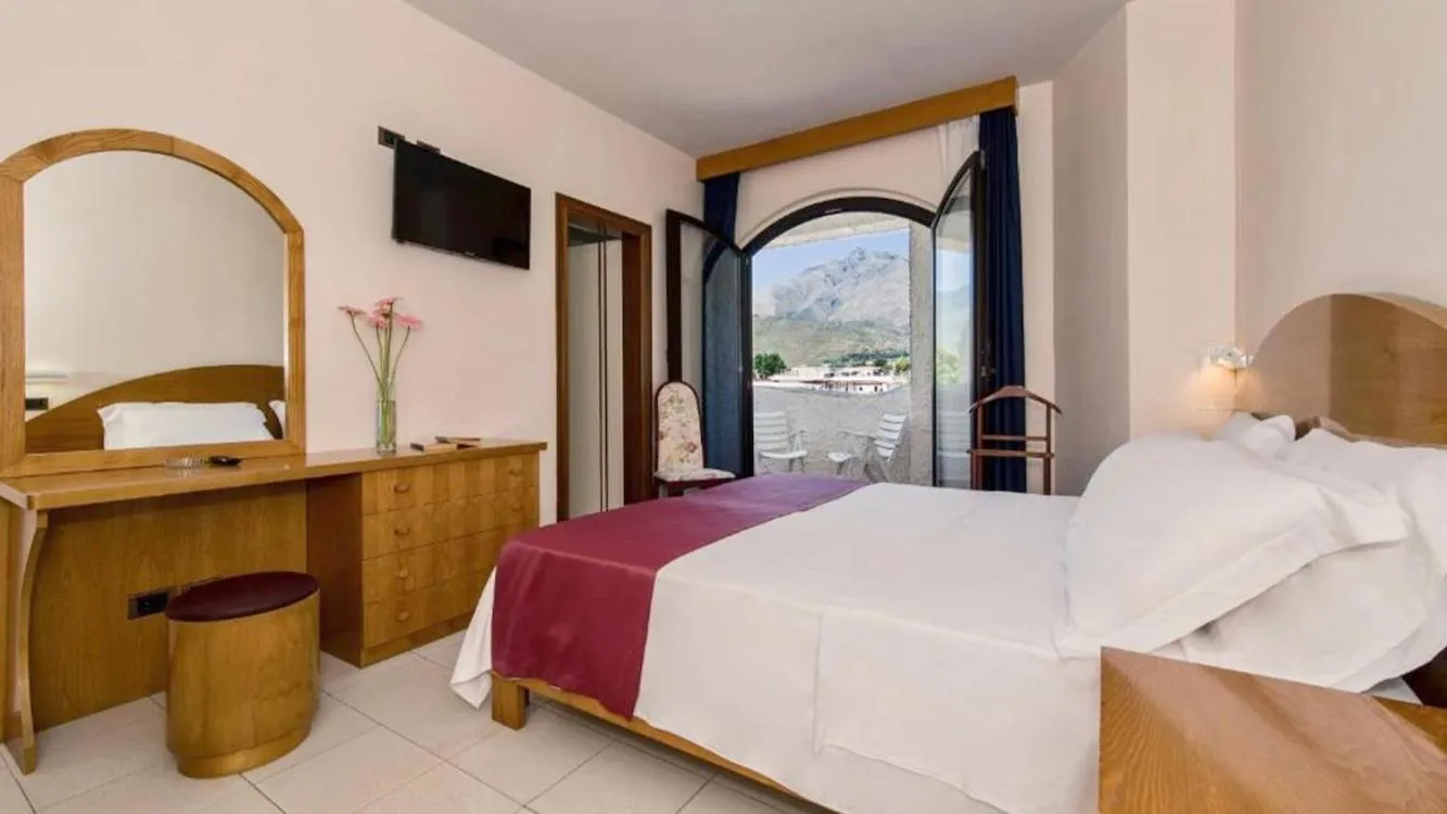 Bedroom, Bed in BAJAMAR BEACH HOTEL