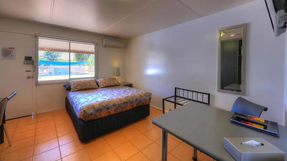 Bedroom, Bed in Halls Creek Motel