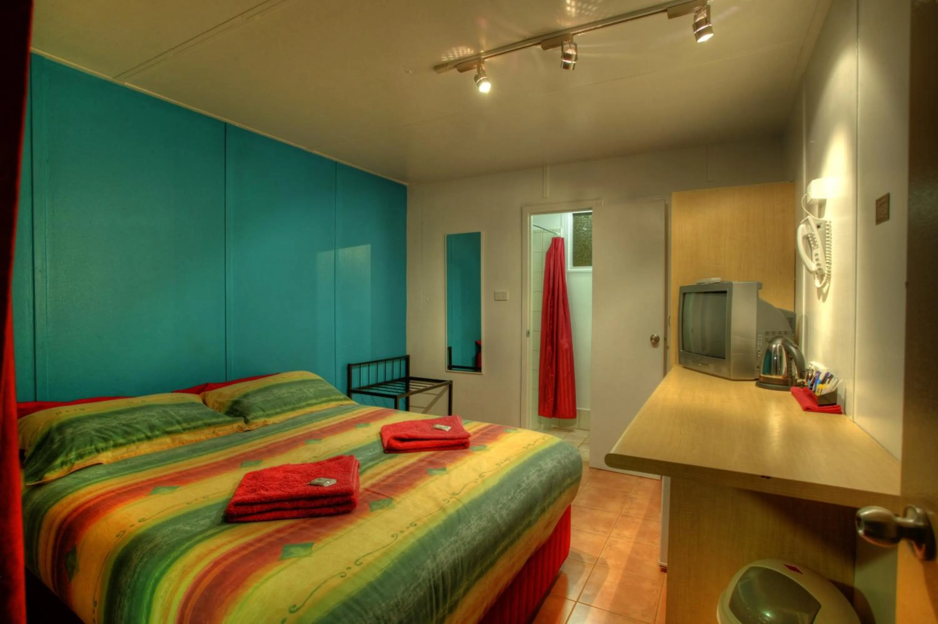 Bedroom, Bed in Halls Creek Motel