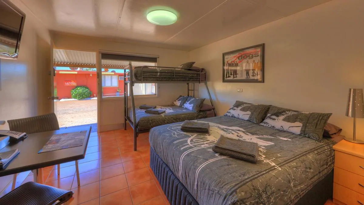 Bedroom, Bed in Halls Creek Motel