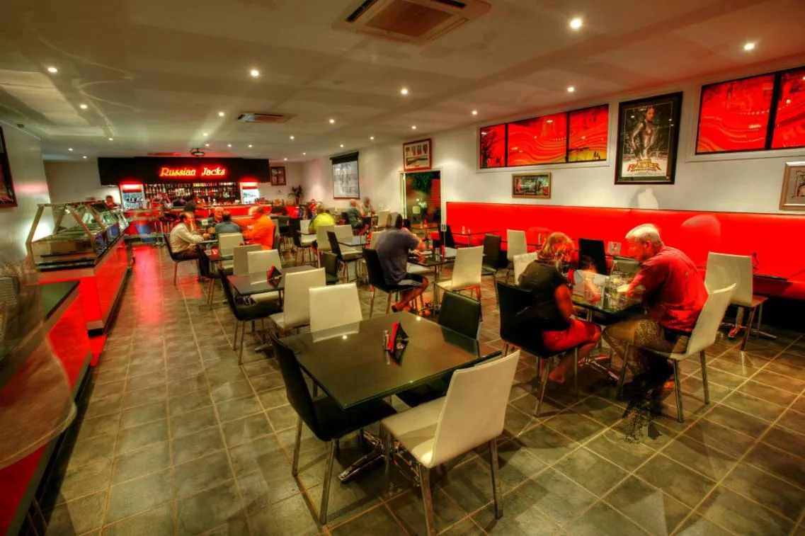 Restaurant/places to eat in Halls Creek Motel