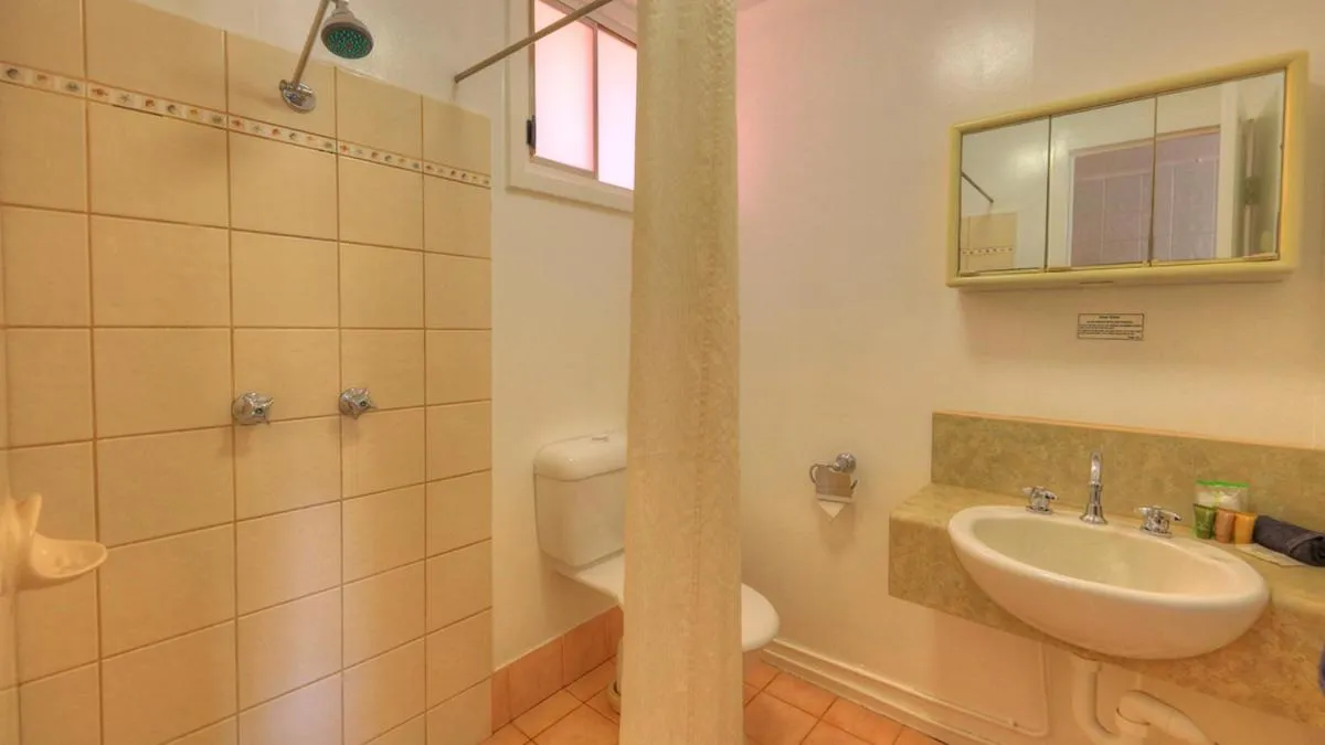 Bathroom in Halls Creek Motel