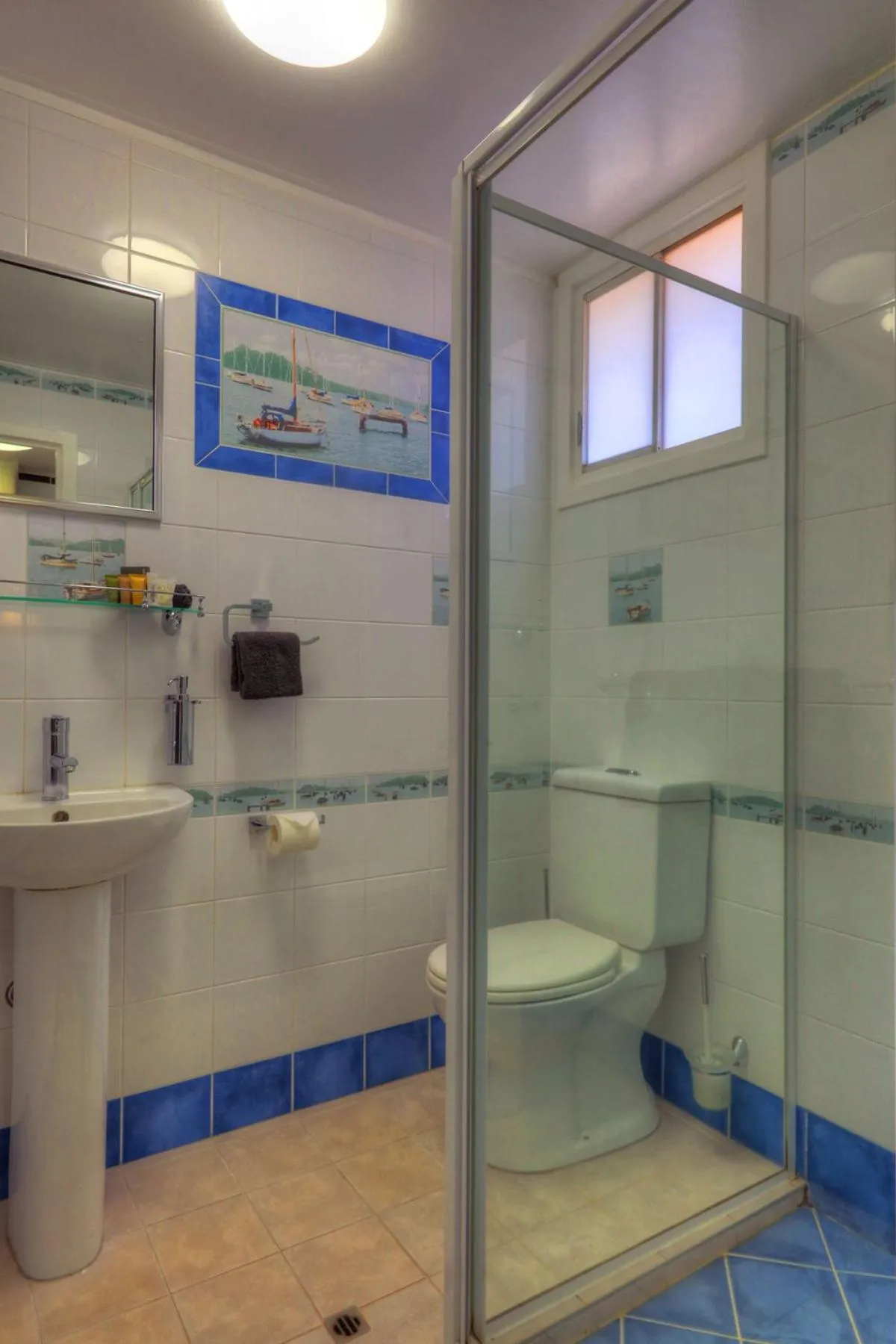 Bathroom in Halls Creek Motel