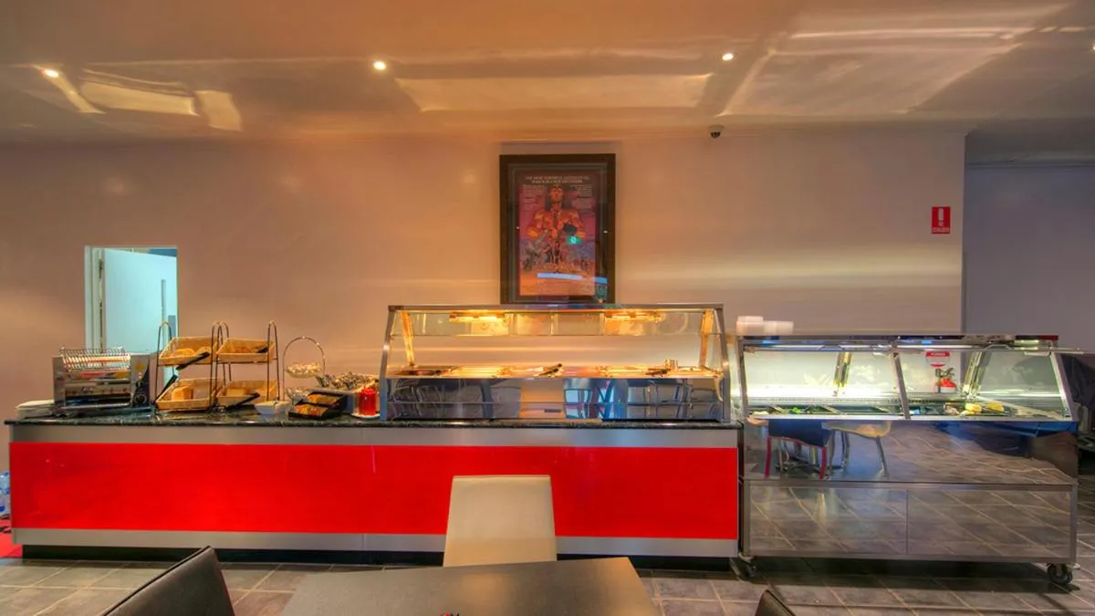 Restaurant/places to eat in Halls Creek Motel