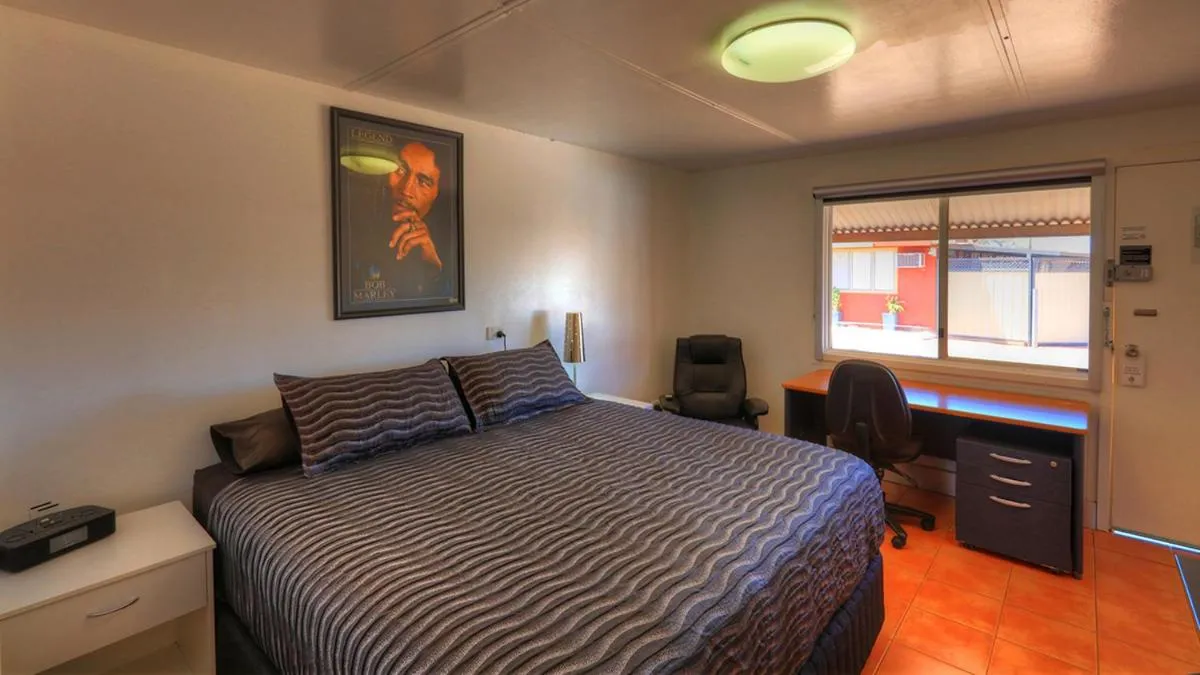 Bedroom, Bed in Halls Creek Motel