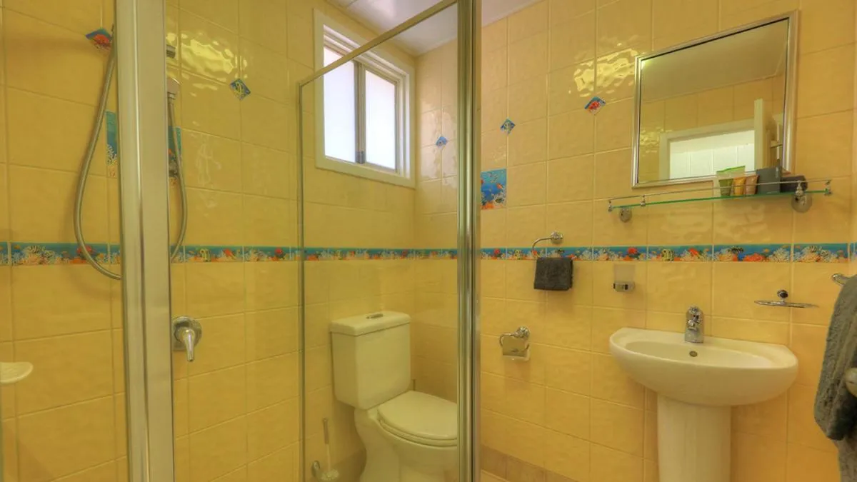 Bathroom in Halls Creek Motel