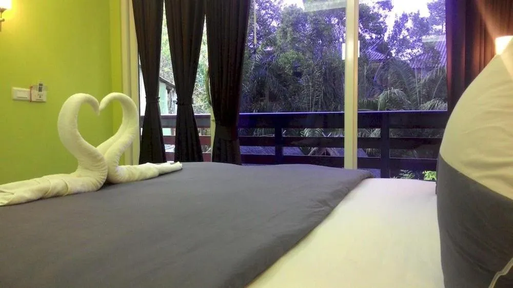 Bed in Sinsamut Koh Samed