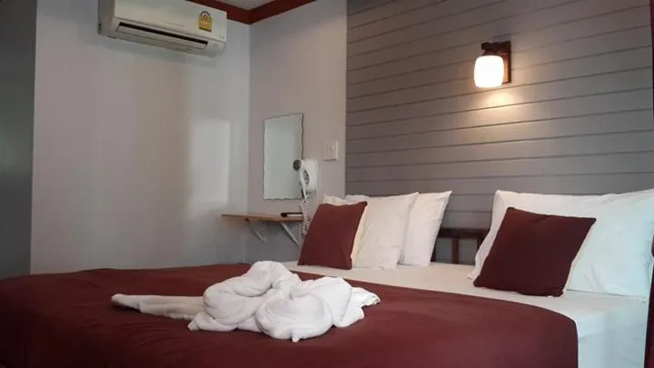 Bed in Sinsamut Koh Samed